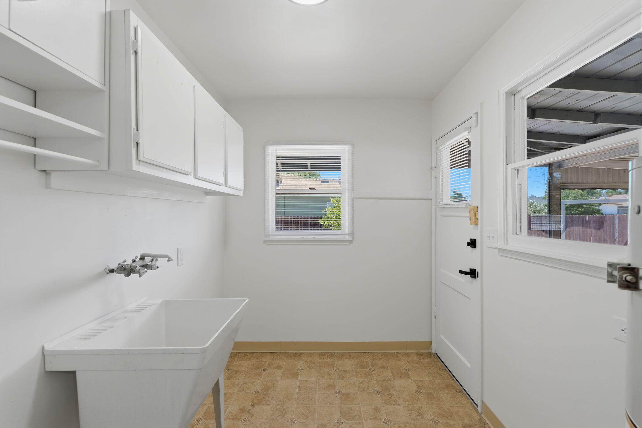 737 W Kanai Ave, Porterville, CA 93257