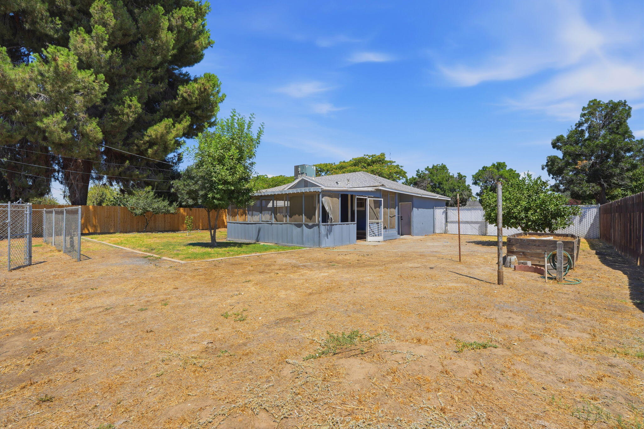 737 W Kanai Ave, Porterville, CA 93257