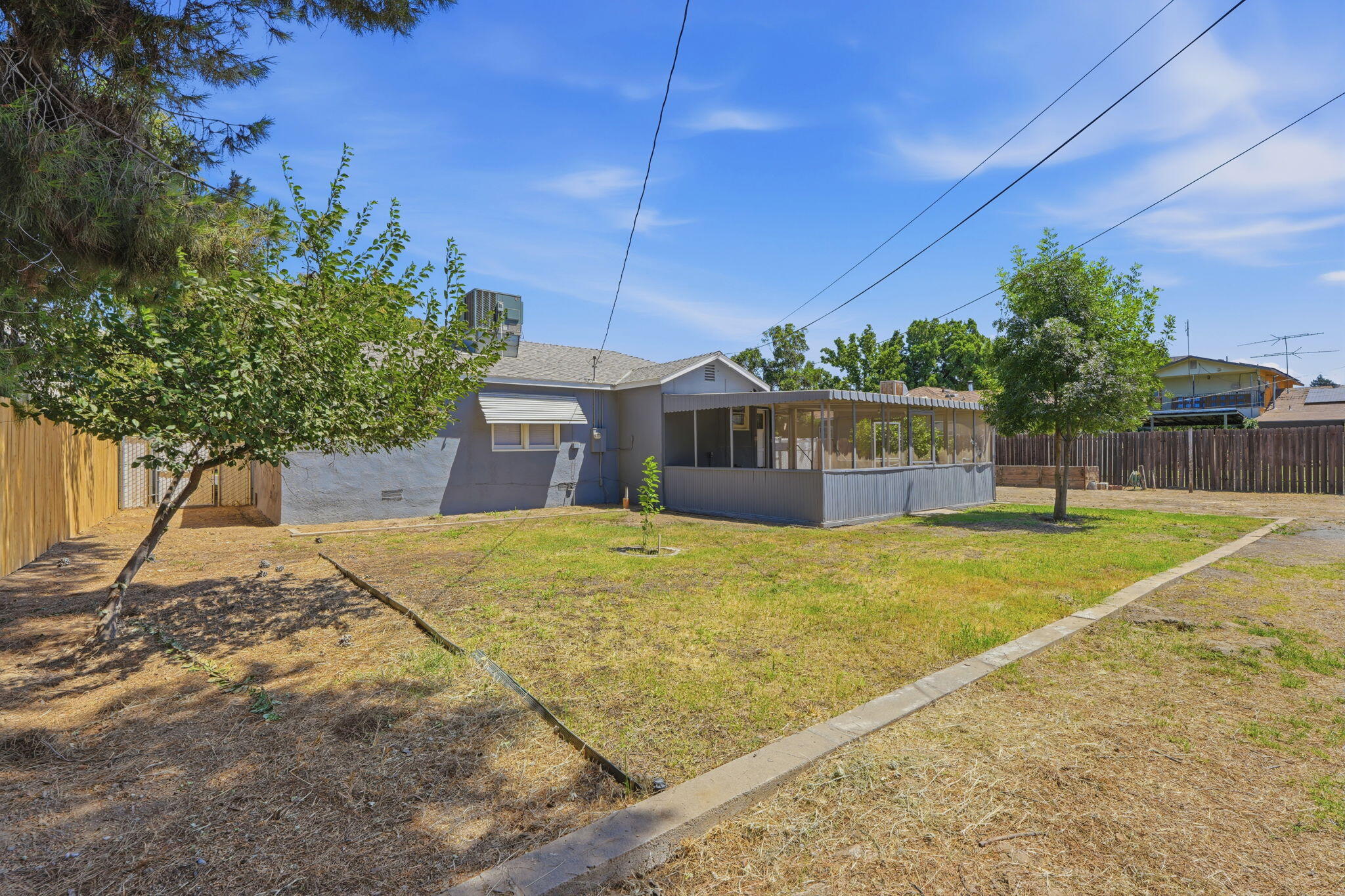 737 W Kanai Ave, Porterville, CA 93257