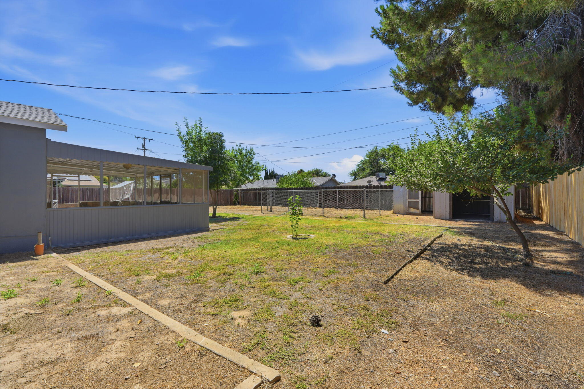 737 W Kanai Ave, Porterville, CA 93257