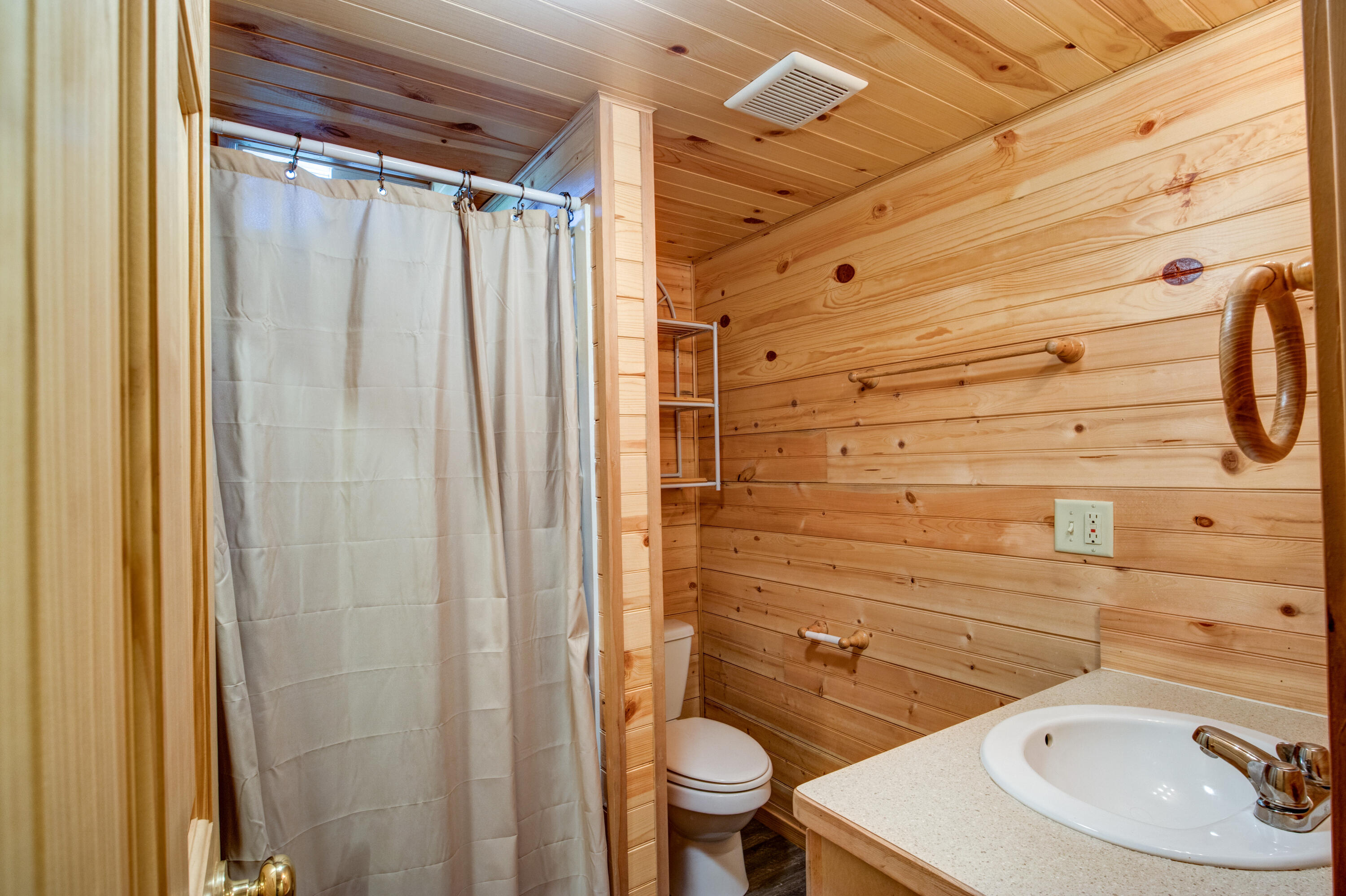 61011 Cedar Crest Ln, Lakeshore, CA 93634