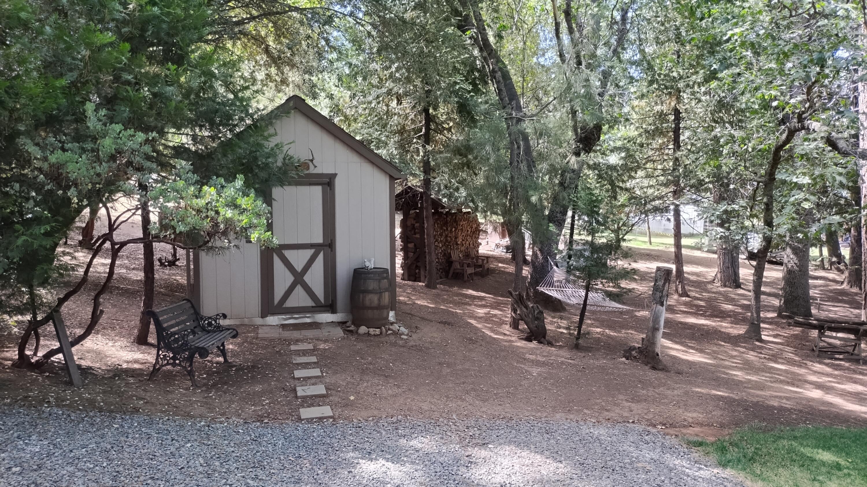 1271 Wy Ct, Camp Nelson, CA 93265