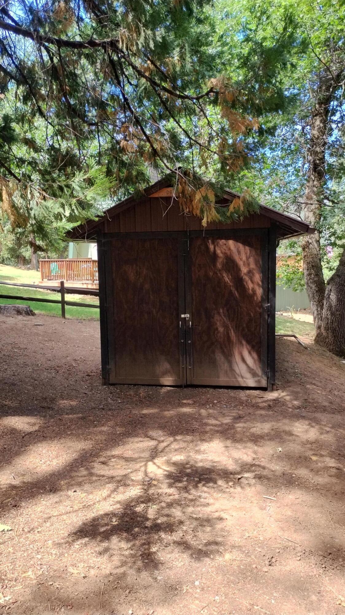 1271 Wy Ct, Camp Nelson, CA 93265