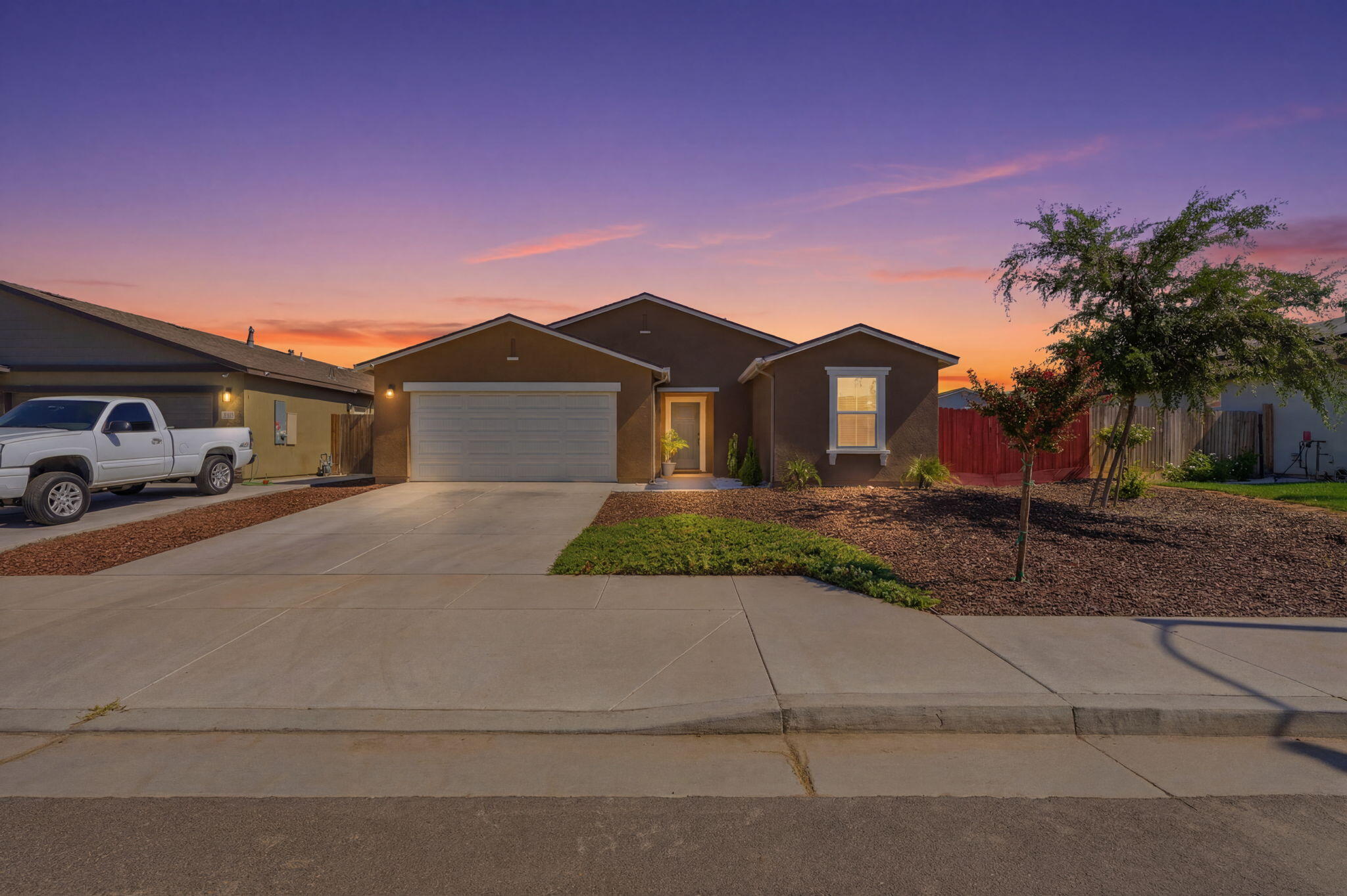 562 W Greenwood Ave, Woodlake, CA 93286