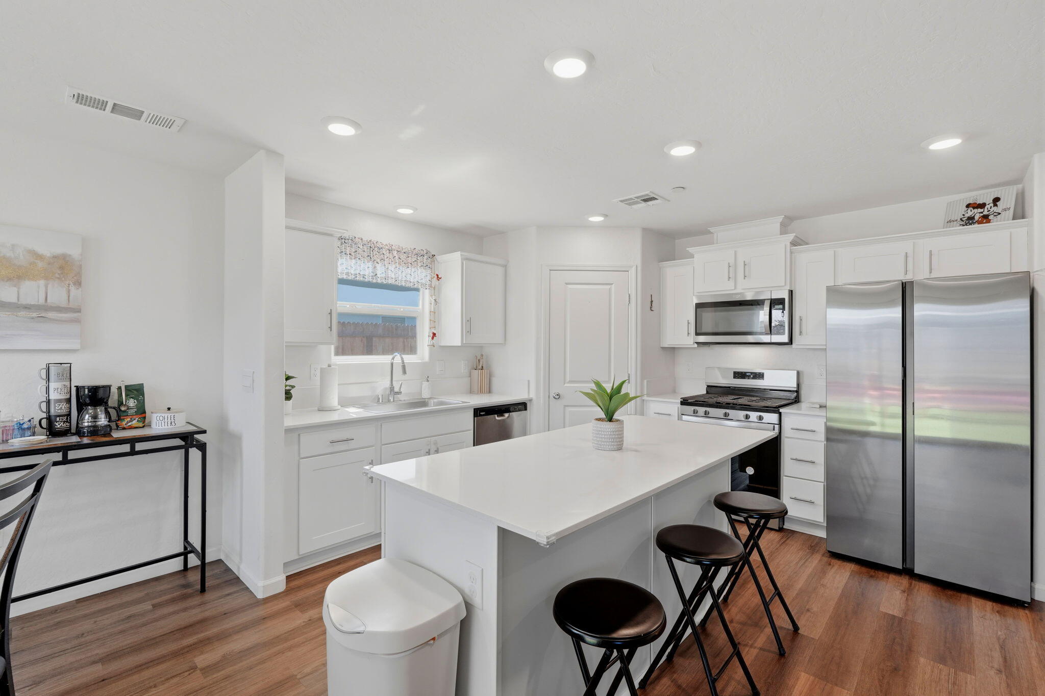 562 W Greenwood Ave, Woodlake, CA 93286