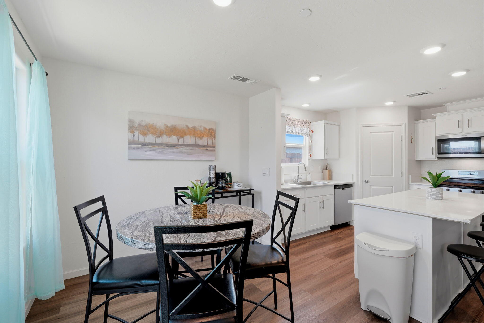 562 W Greenwood Ave, Woodlake, CA 93286