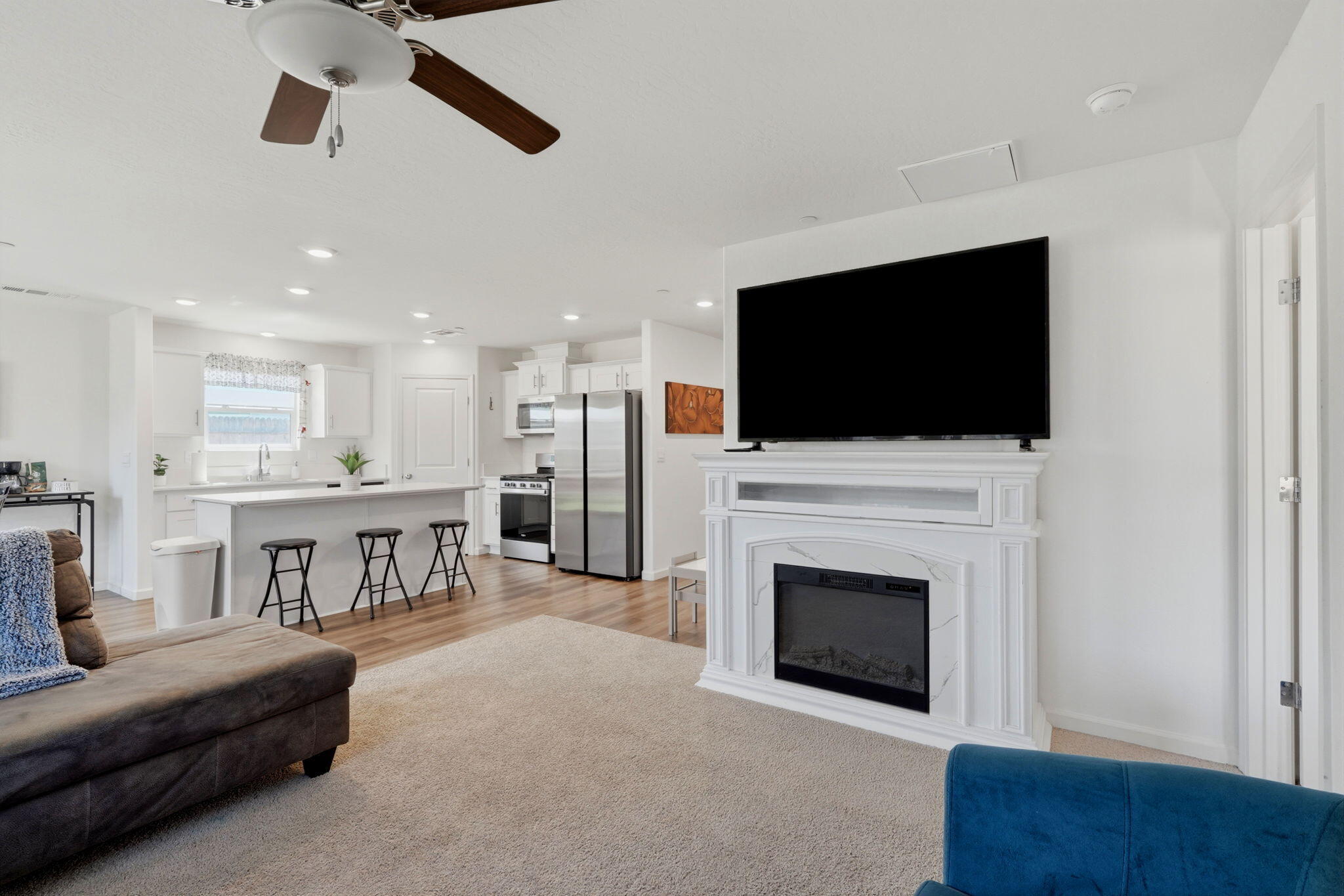 562 W Greenwood Ave, Woodlake, CA 93286