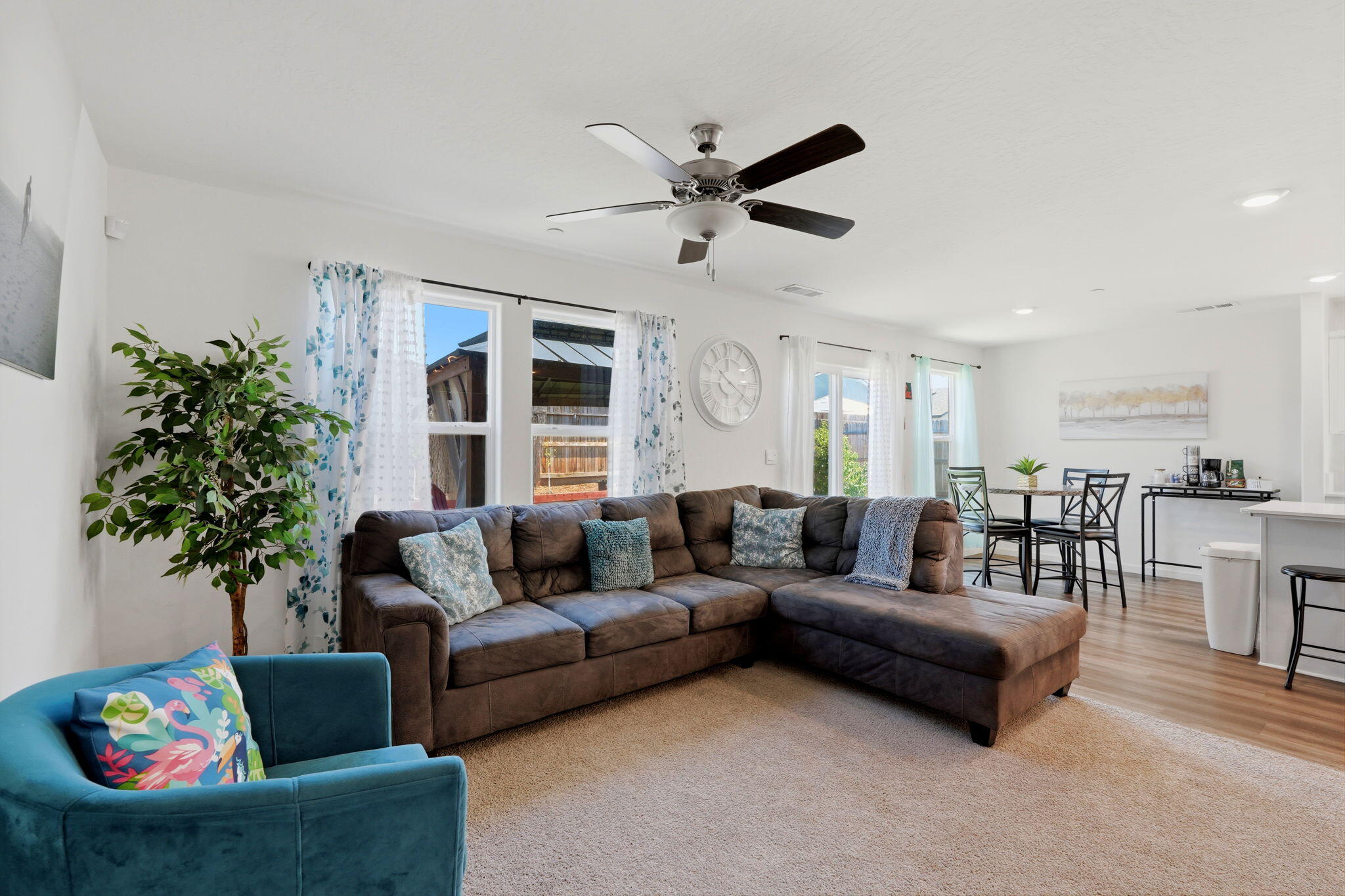 562 W Greenwood Ave, Woodlake, CA 93286