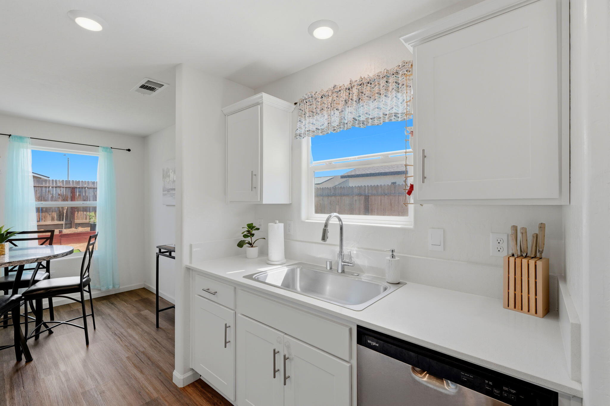 562 W Greenwood Ave, Woodlake, CA 93286