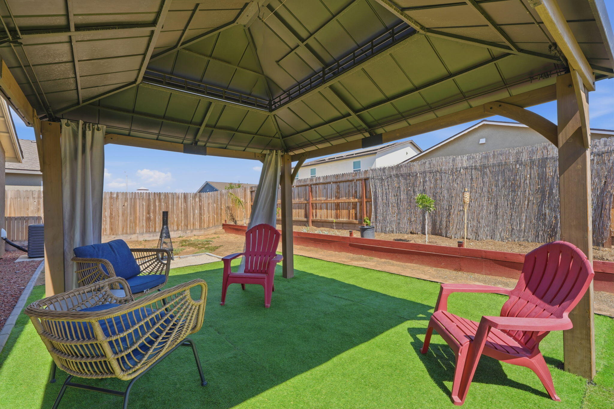 562 W Greenwood Ave, Woodlake, CA 93286