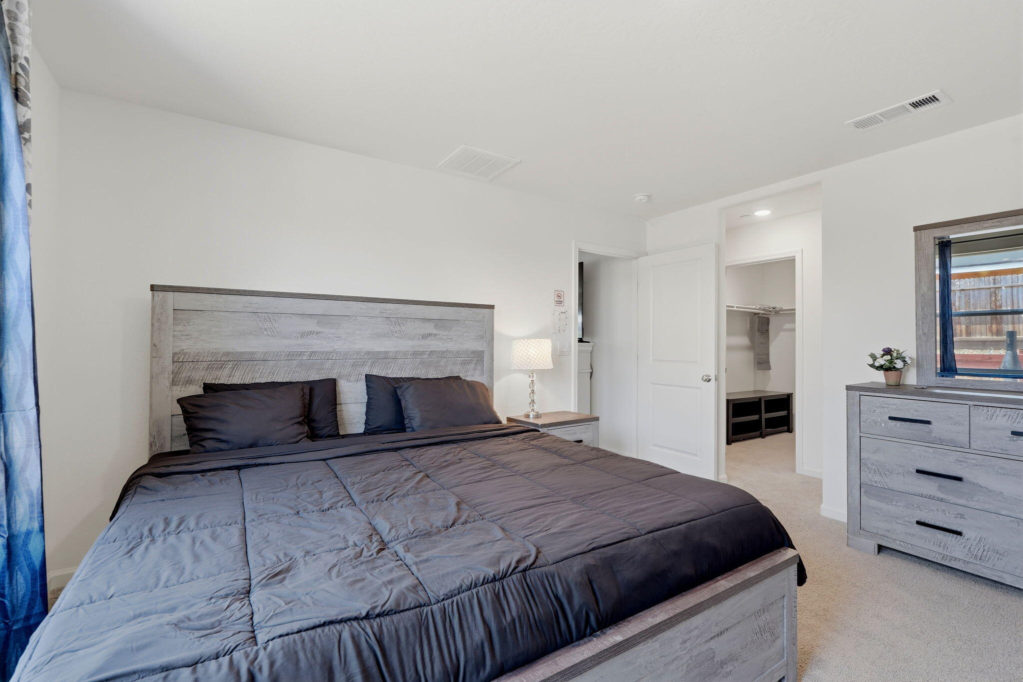 562 W Greenwood Ave, Woodlake, CA 93286