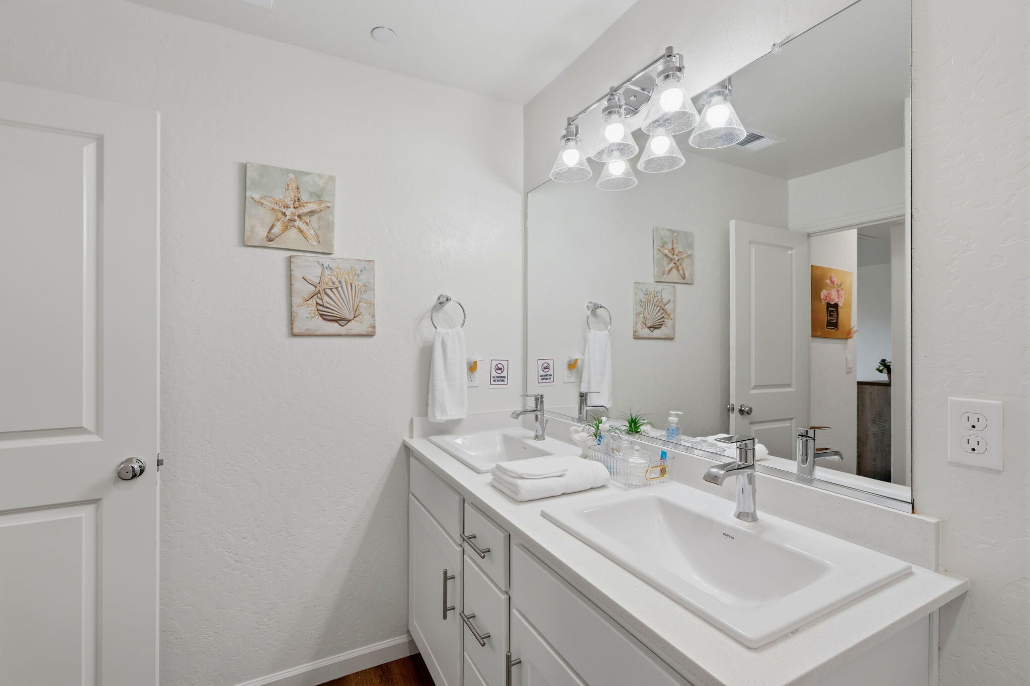 562 W Greenwood Ave, Woodlake, CA 93286