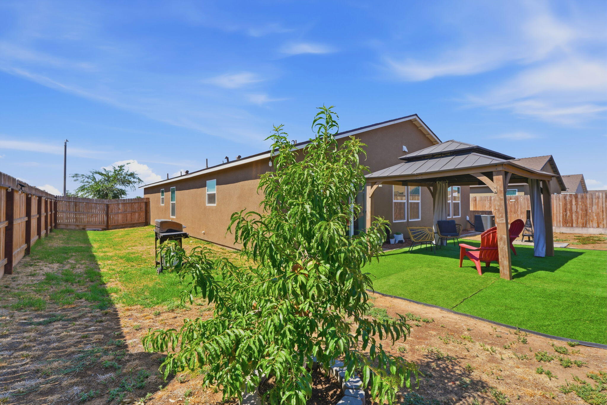 562 W Greenwood Ave, Woodlake, CA 93286