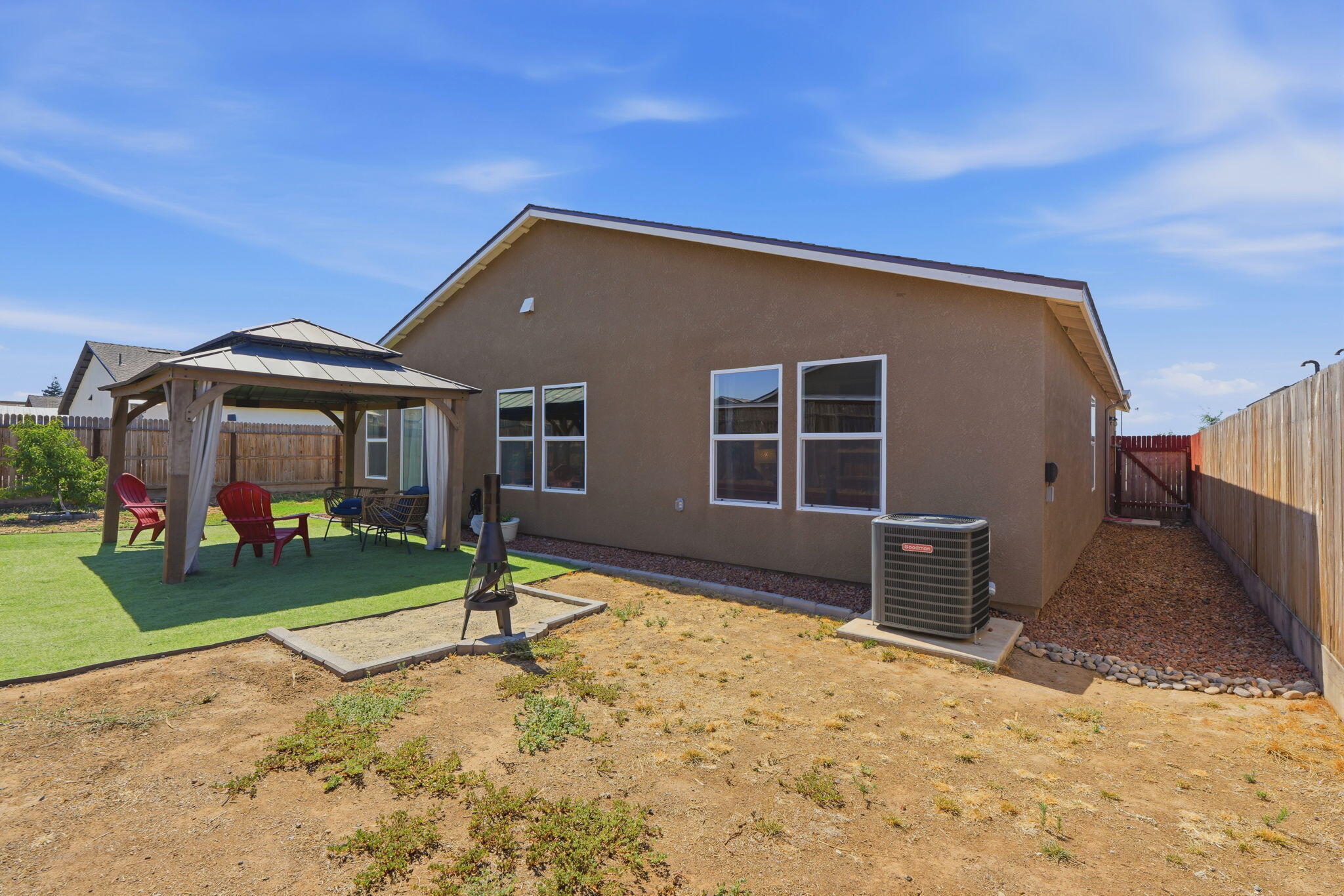 562 W Greenwood Ave, Woodlake, CA 93286
