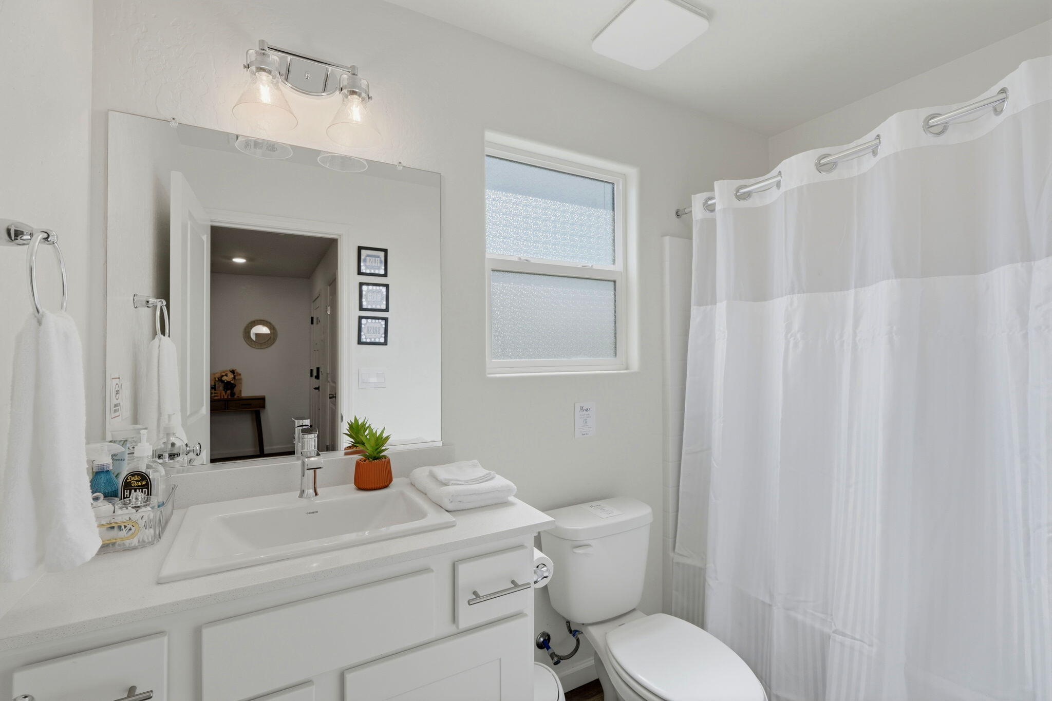 562 W Greenwood Ave, Woodlake, CA 93286
