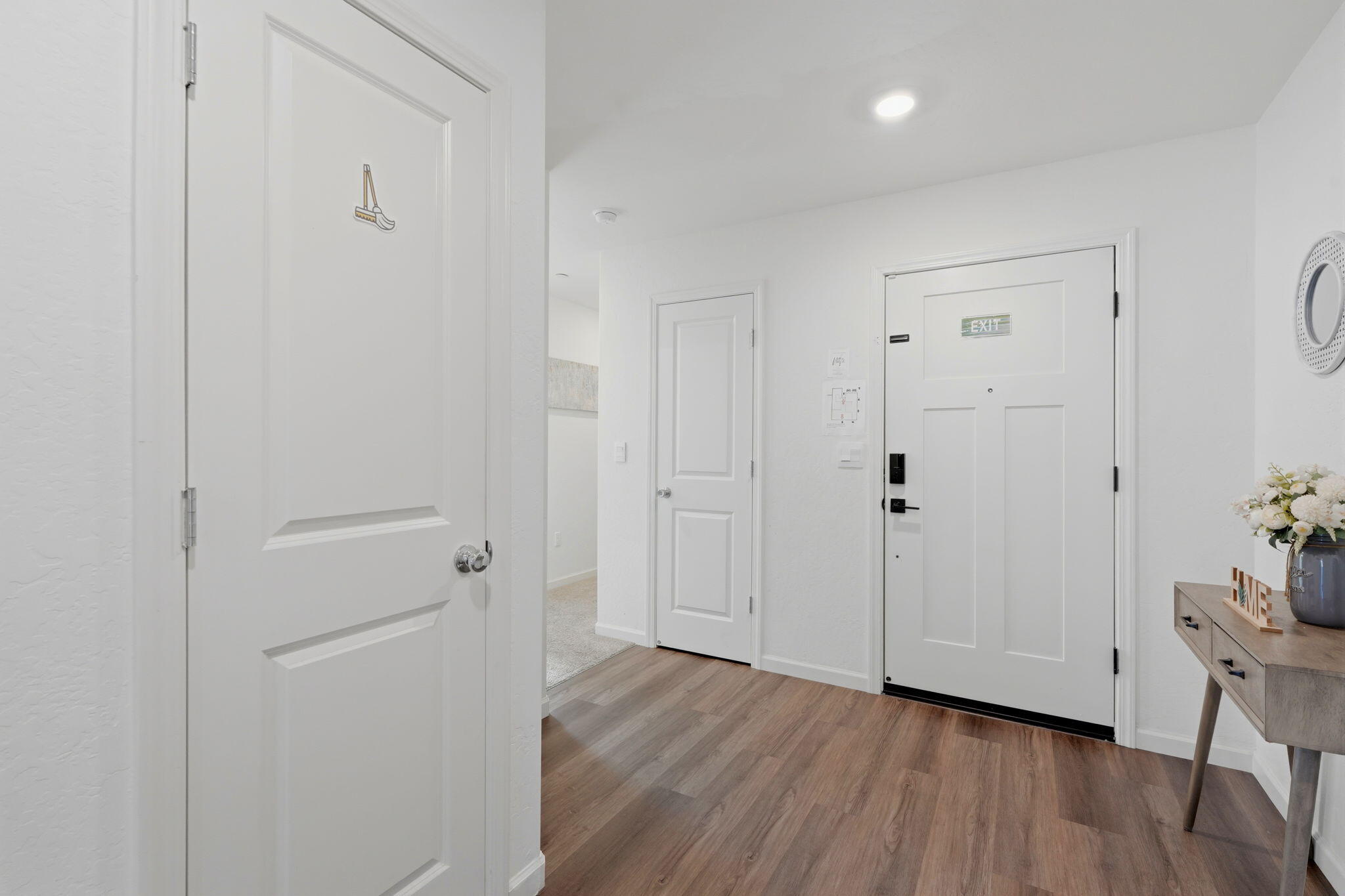 562 W Greenwood Ave, Woodlake, CA 93286