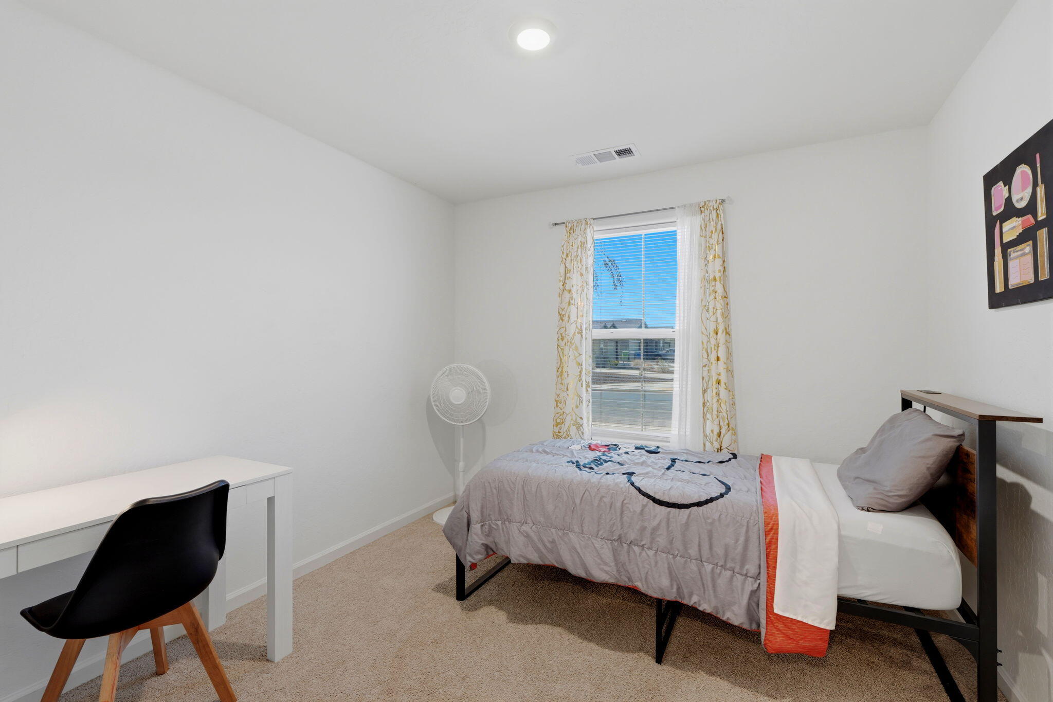 562 W Greenwood Ave, Woodlake, CA 93286