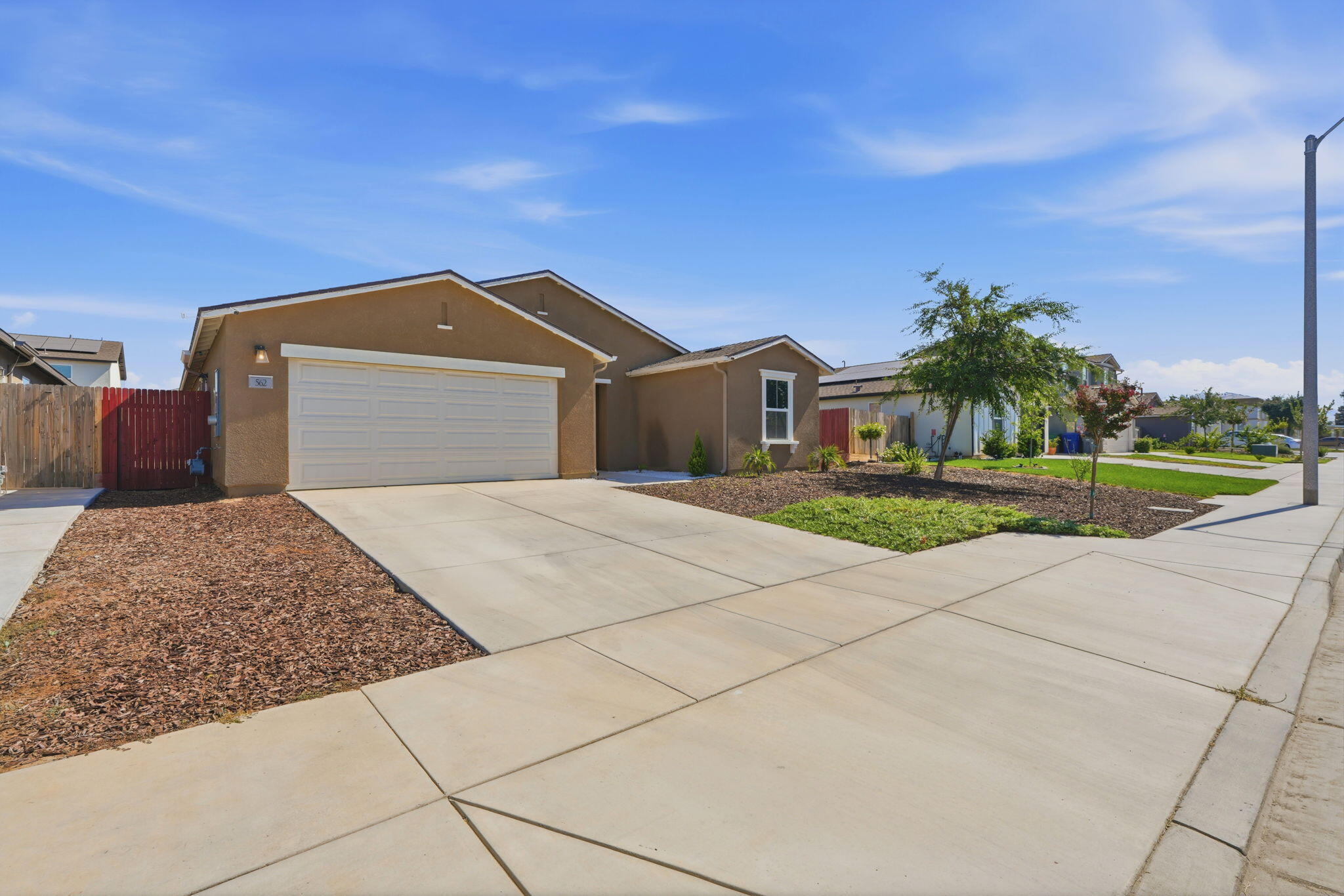 562 W Greenwood Ave, Woodlake, CA 93286