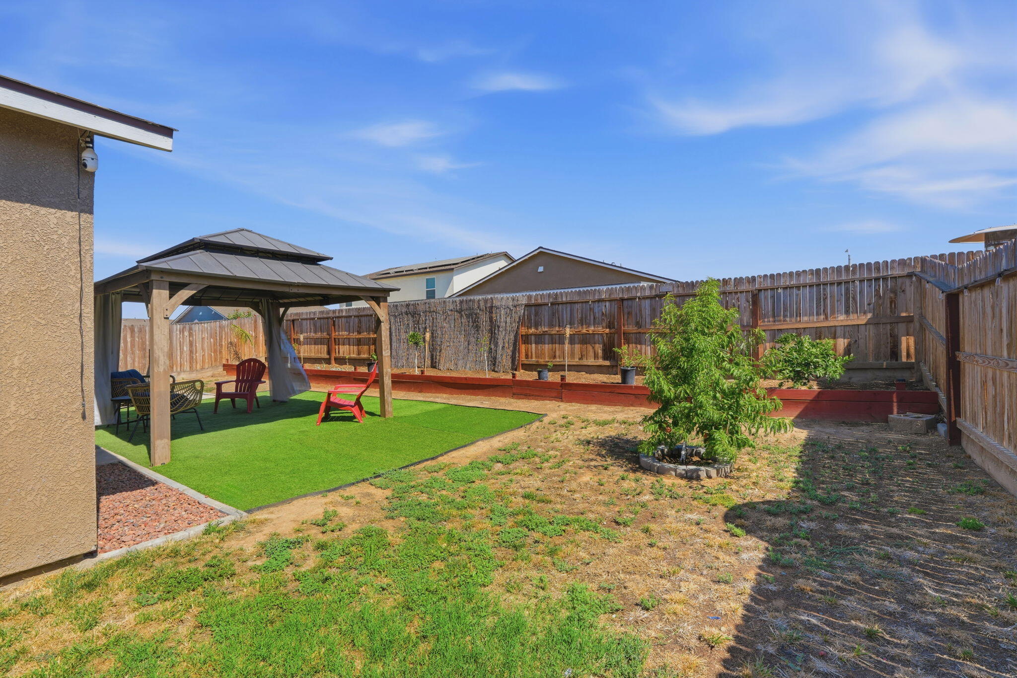 562 W Greenwood Ave, Woodlake, CA 93286
