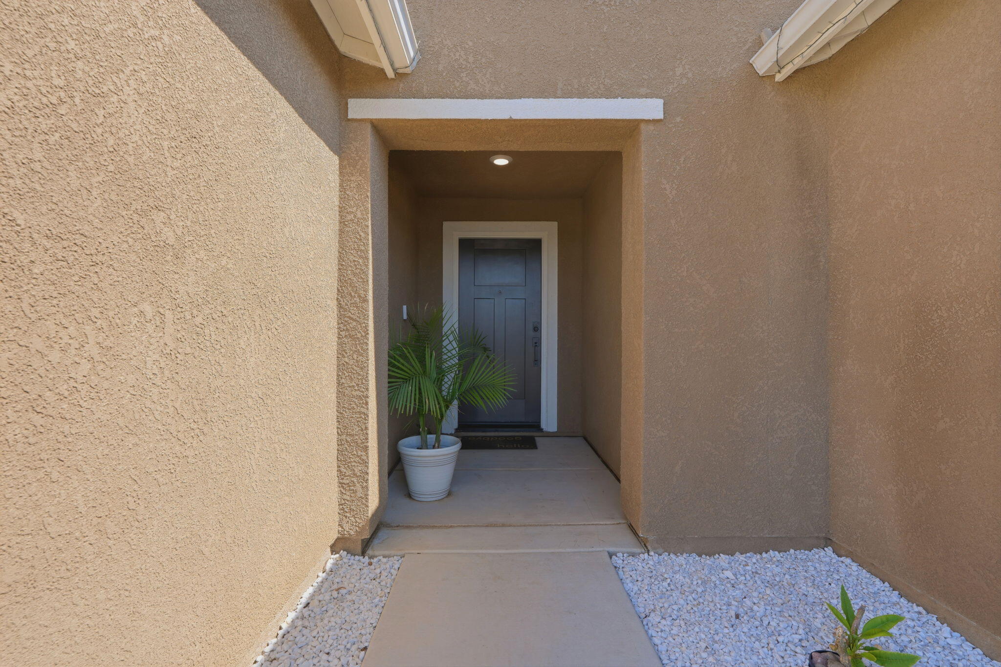 562 W Greenwood Ave, Woodlake, CA 93286