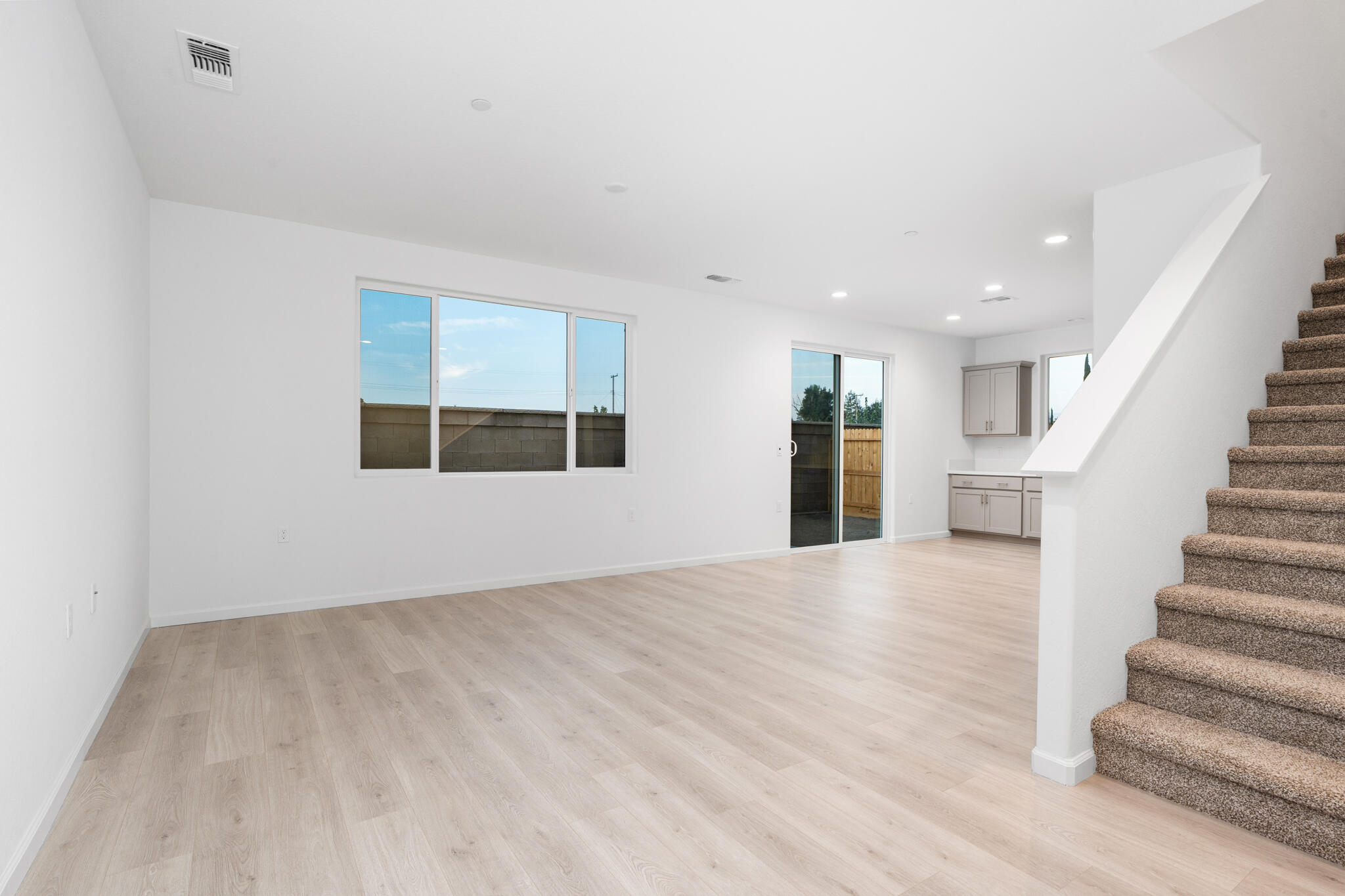 1425 W Payson Ave, Visalia, CA 93291