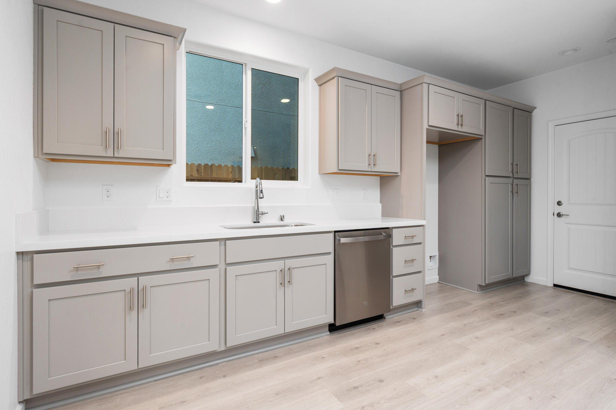 1425 W Payson Ave, Visalia, CA 93291