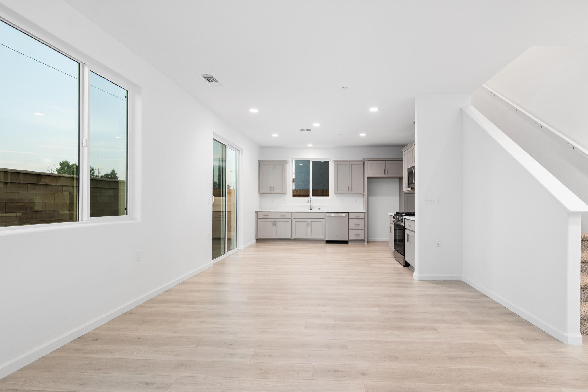 1425 W Payson Ave, Visalia, CA 93291