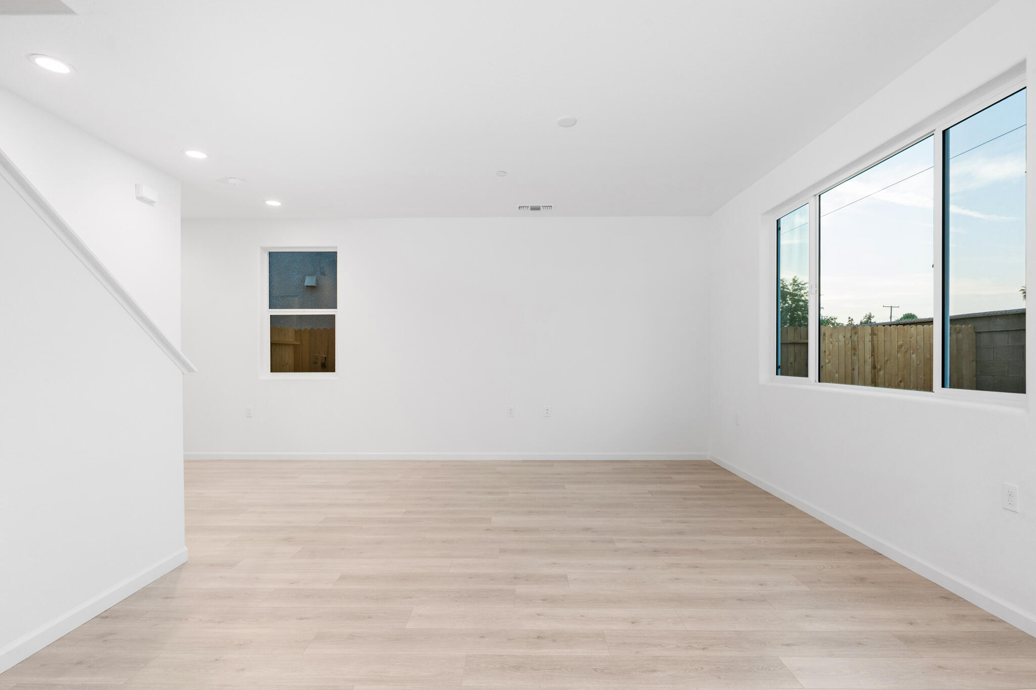 1425 W Payson Ave, Visalia, CA 93291