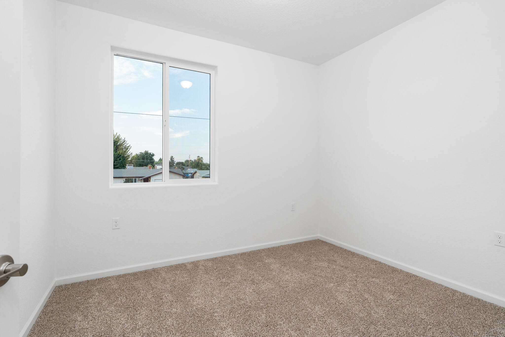 1425 W Payson Ave, Visalia, CA 93291
