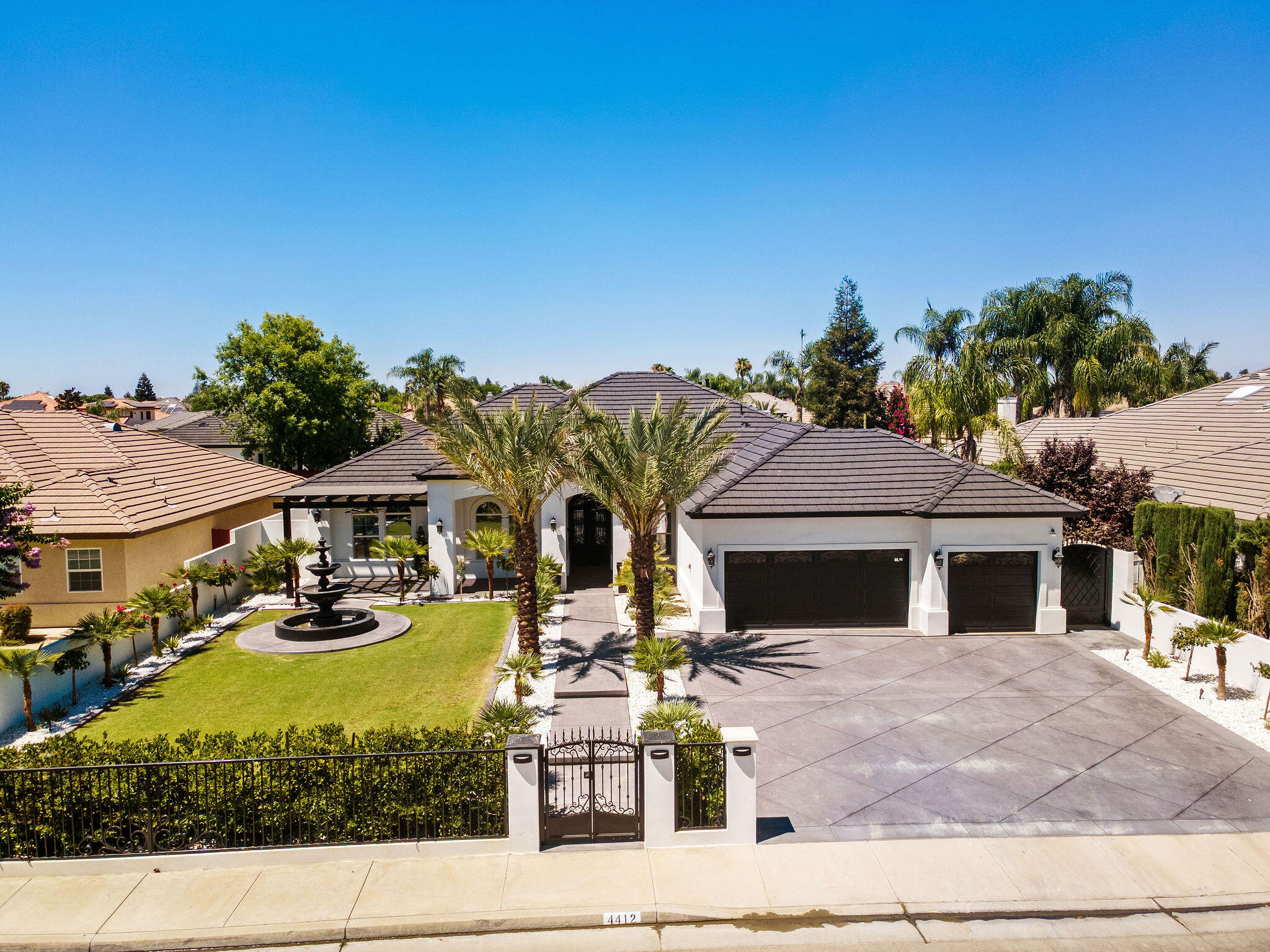 4412 Cimarron Ridge Dr, Bakersfield, CA 93313
