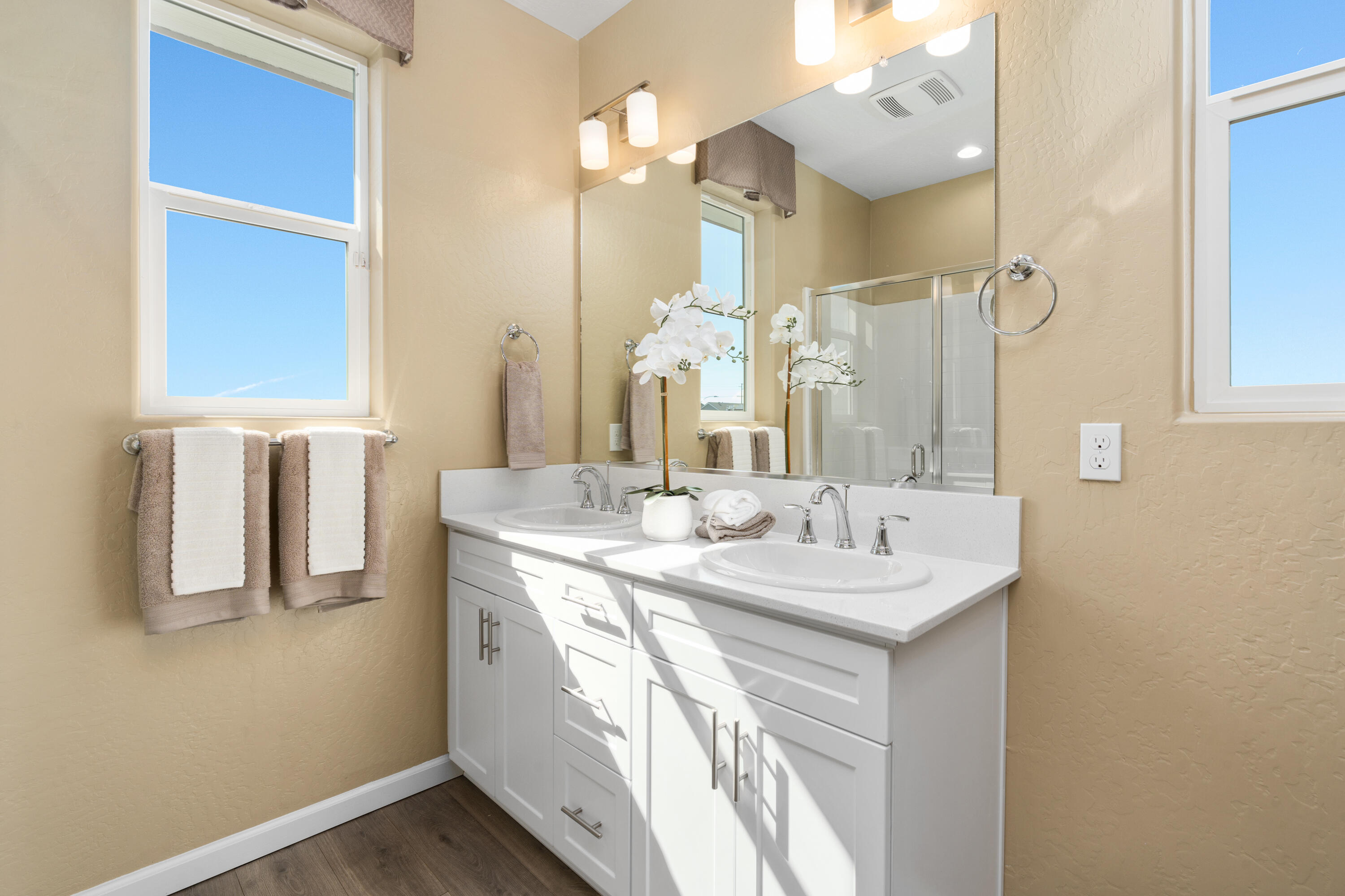 3028 N Hickory Ave, Visalia, CA 93291
