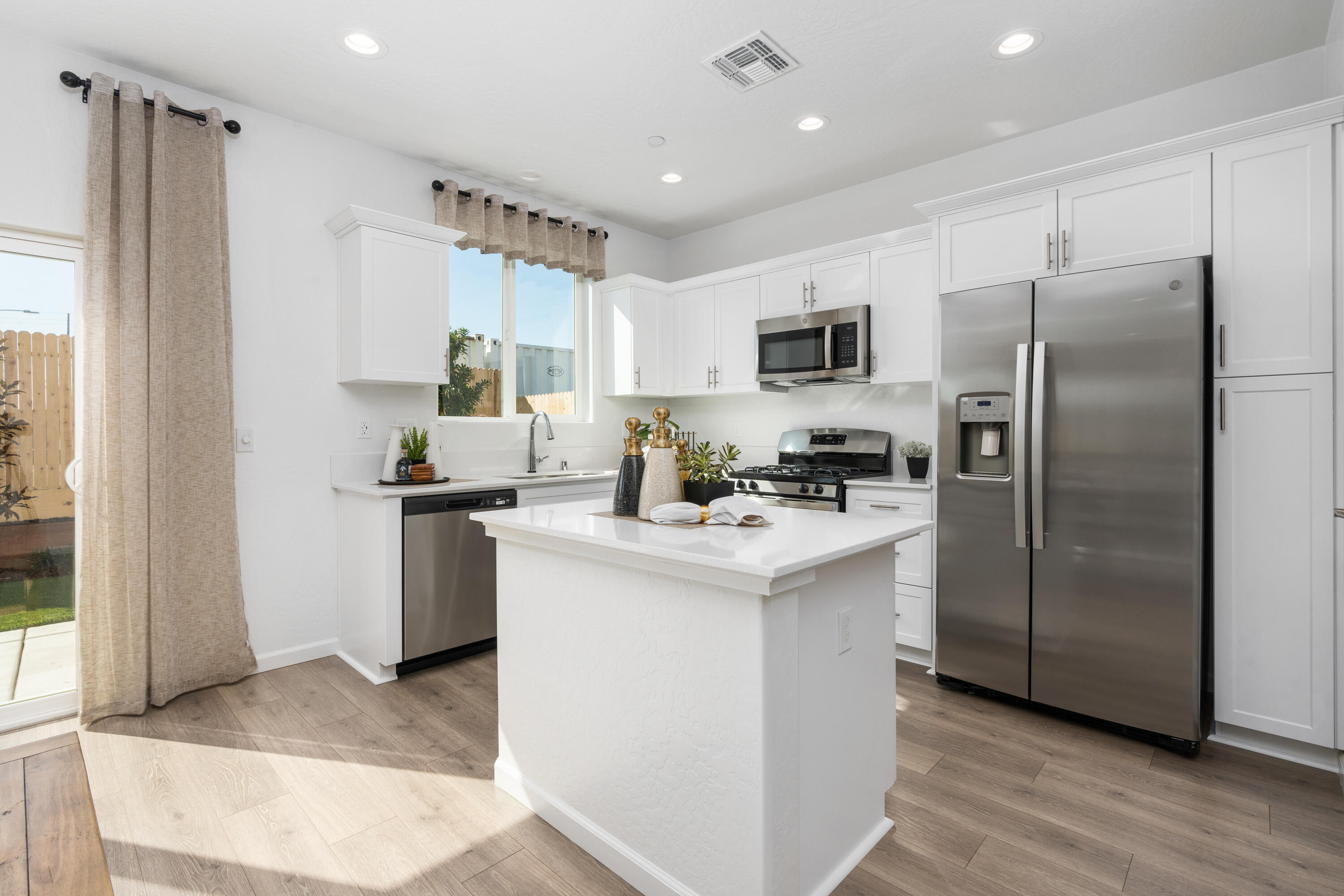 3028 N Hickory Ave, Visalia, CA 93291