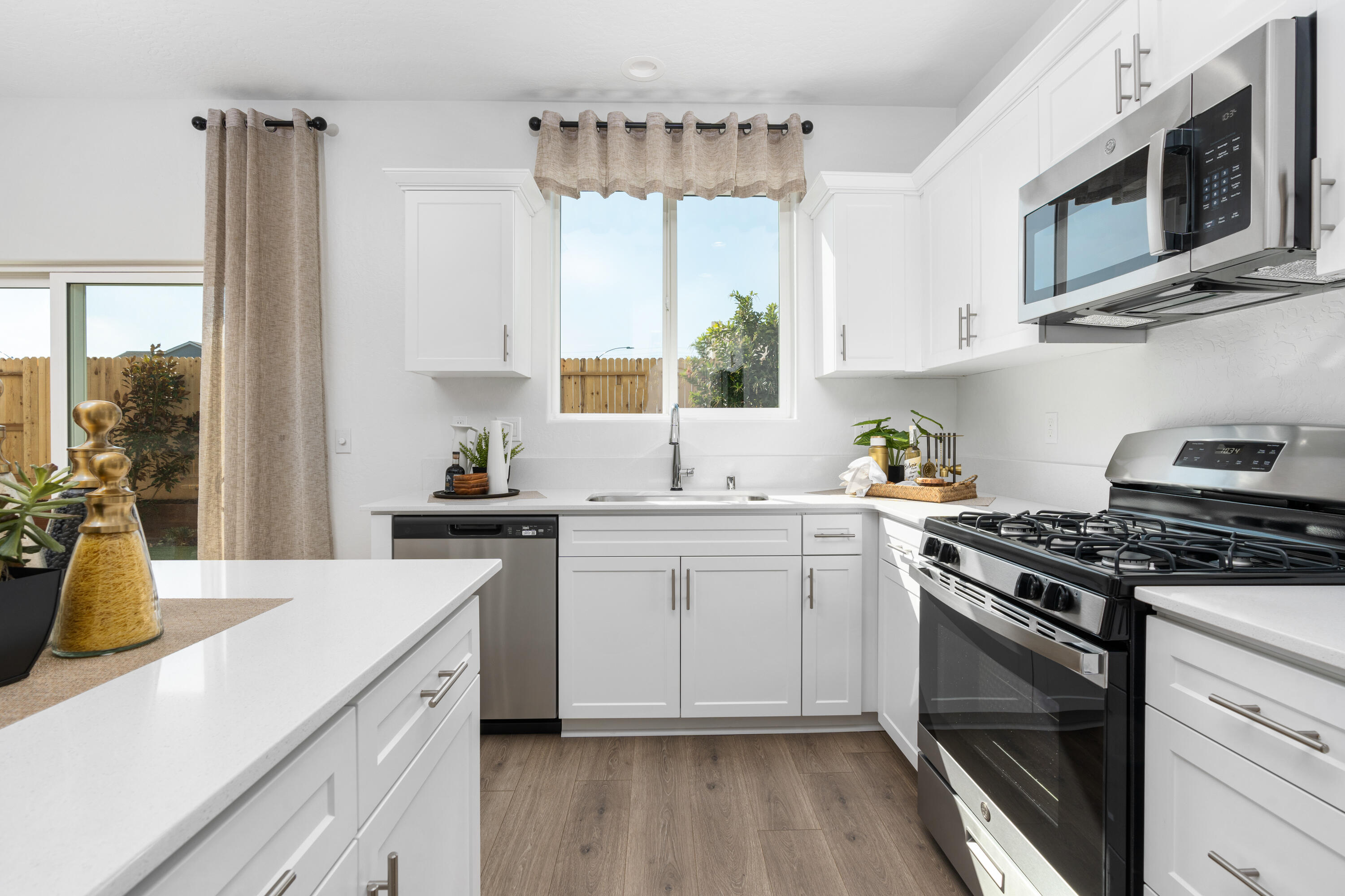 3028 N Hickory Ave, Visalia, CA 93291