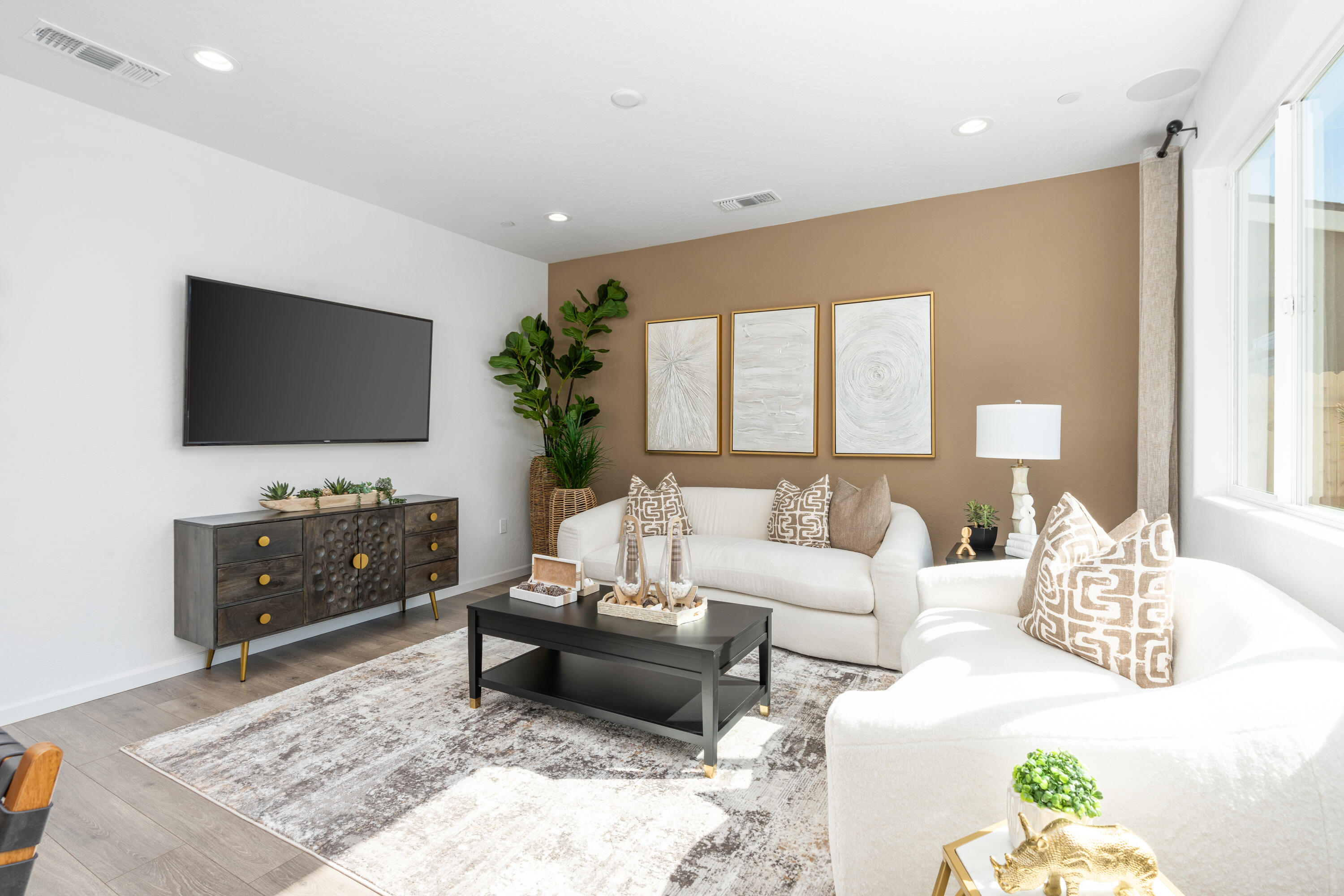3028 N Hickory Ave, Visalia, CA 93291