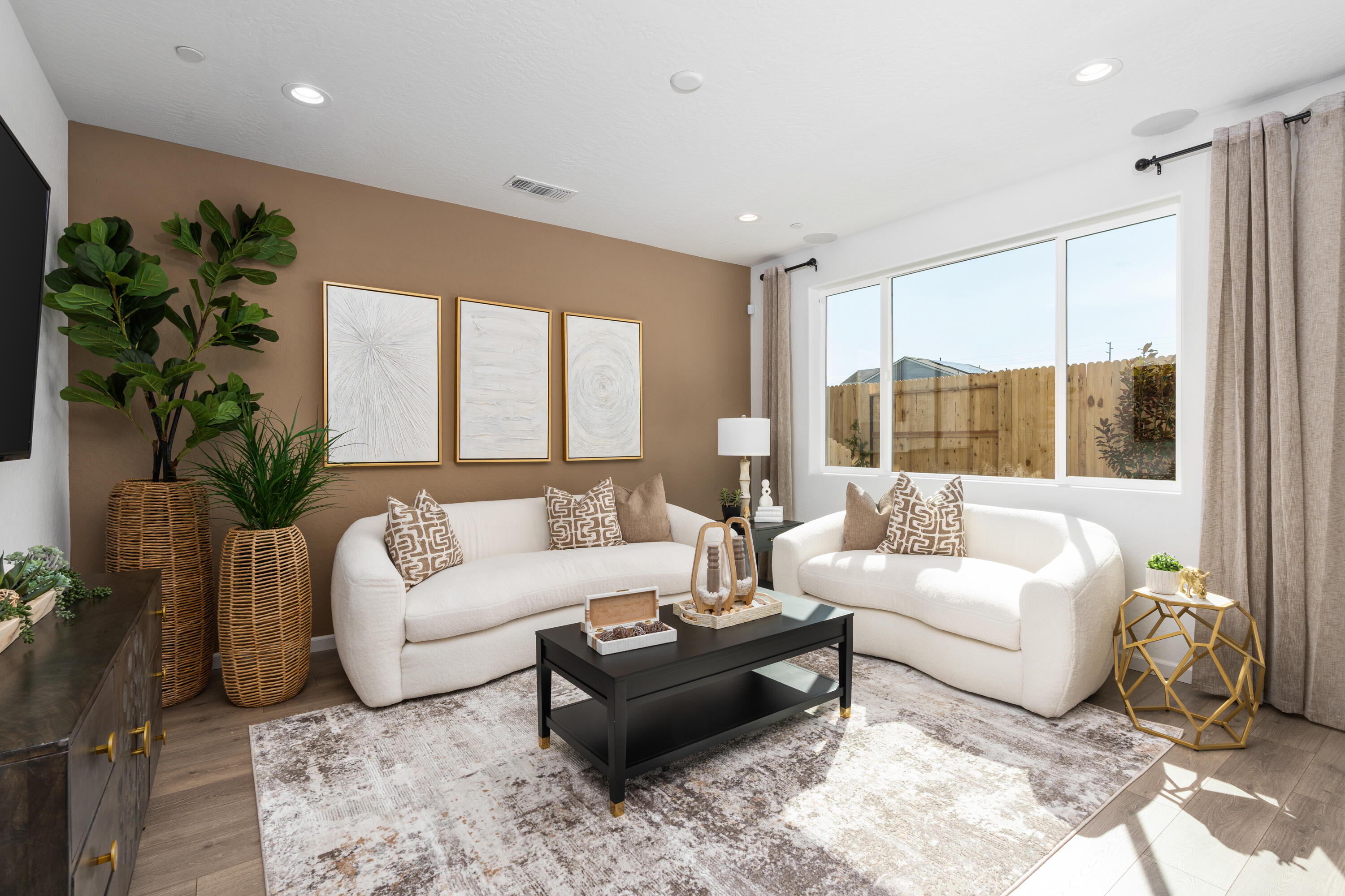 3028 N Hickory Ave, Visalia, CA 93291