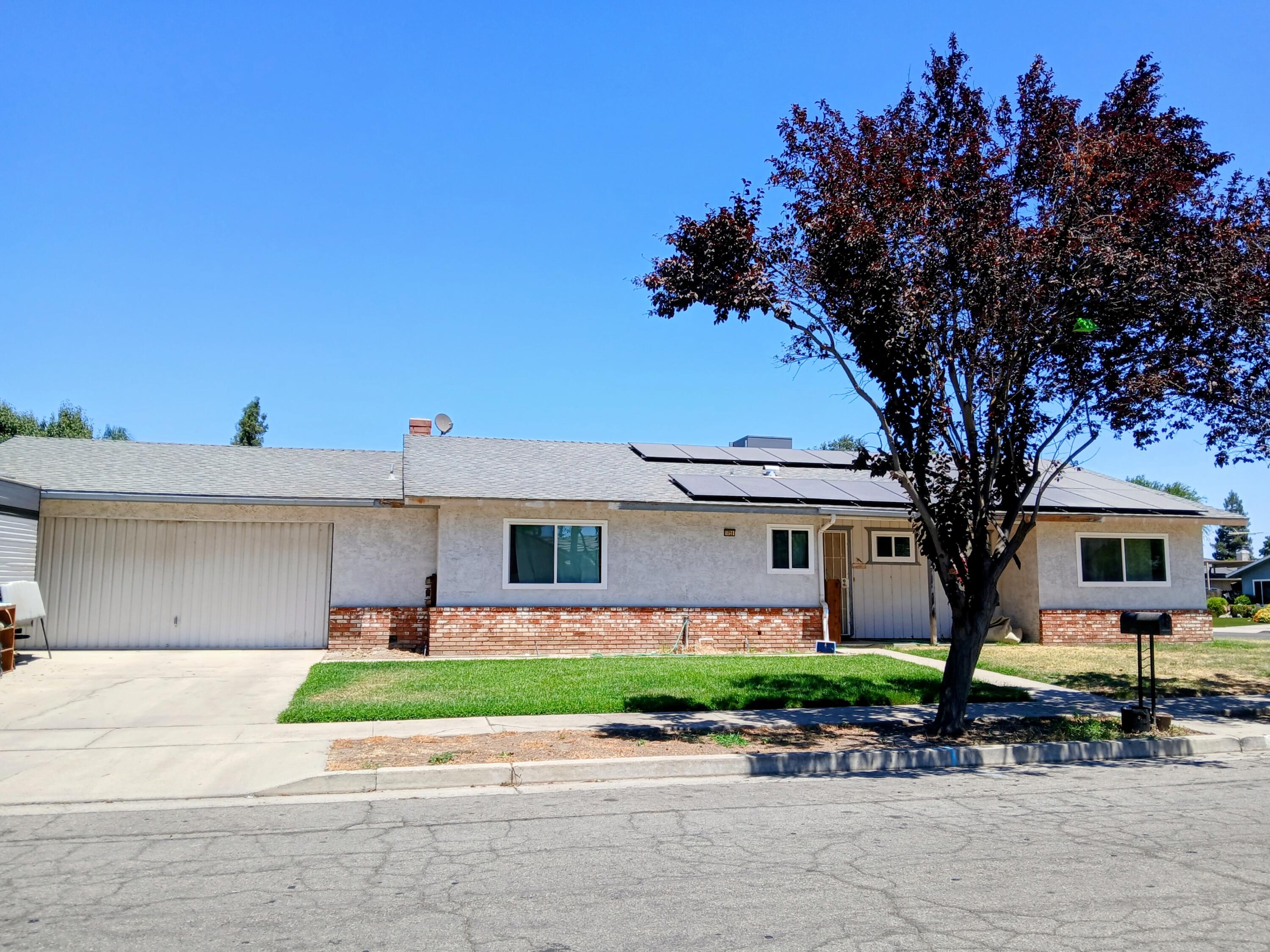 1820 E Ash Ave, Tulare, CA 93274