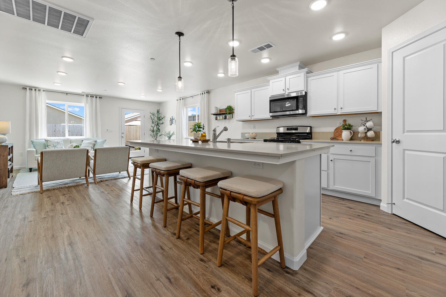 856 Westwood Ave, Lindsay, CA 93247