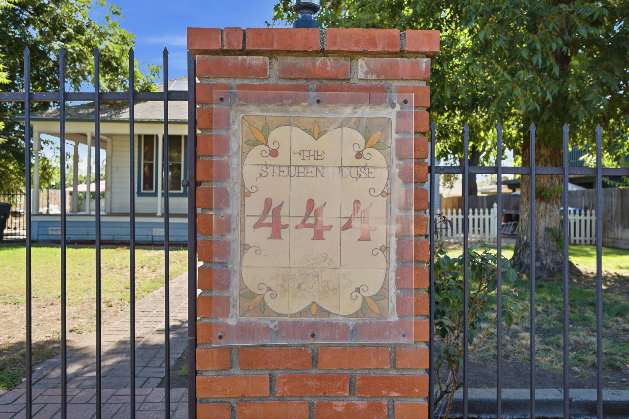444 S Church St, Visalia, CA 93277