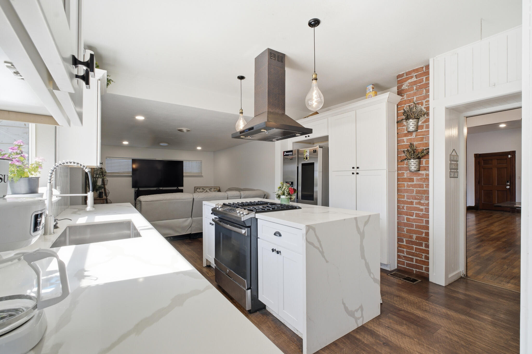444 S Church St, Visalia, CA 93277