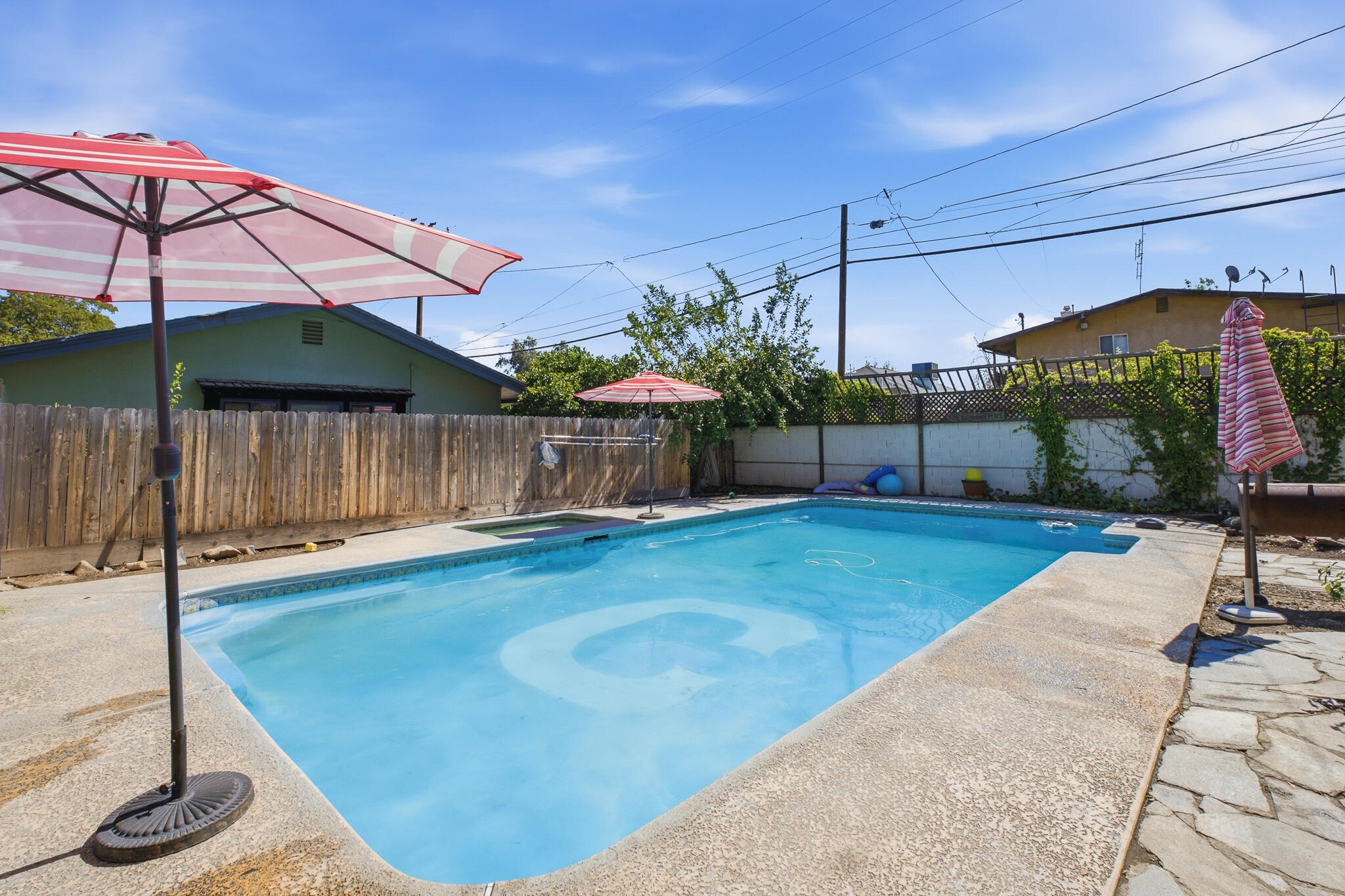 444 S Church St, Visalia, CA 93277