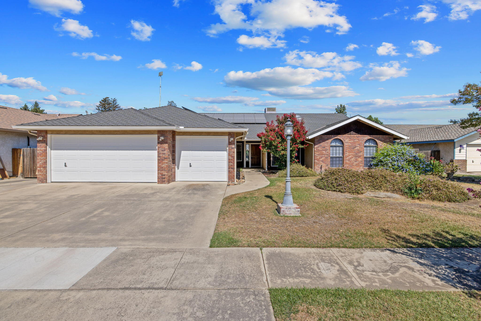 1968 London Cir, Tulare, CA 93274