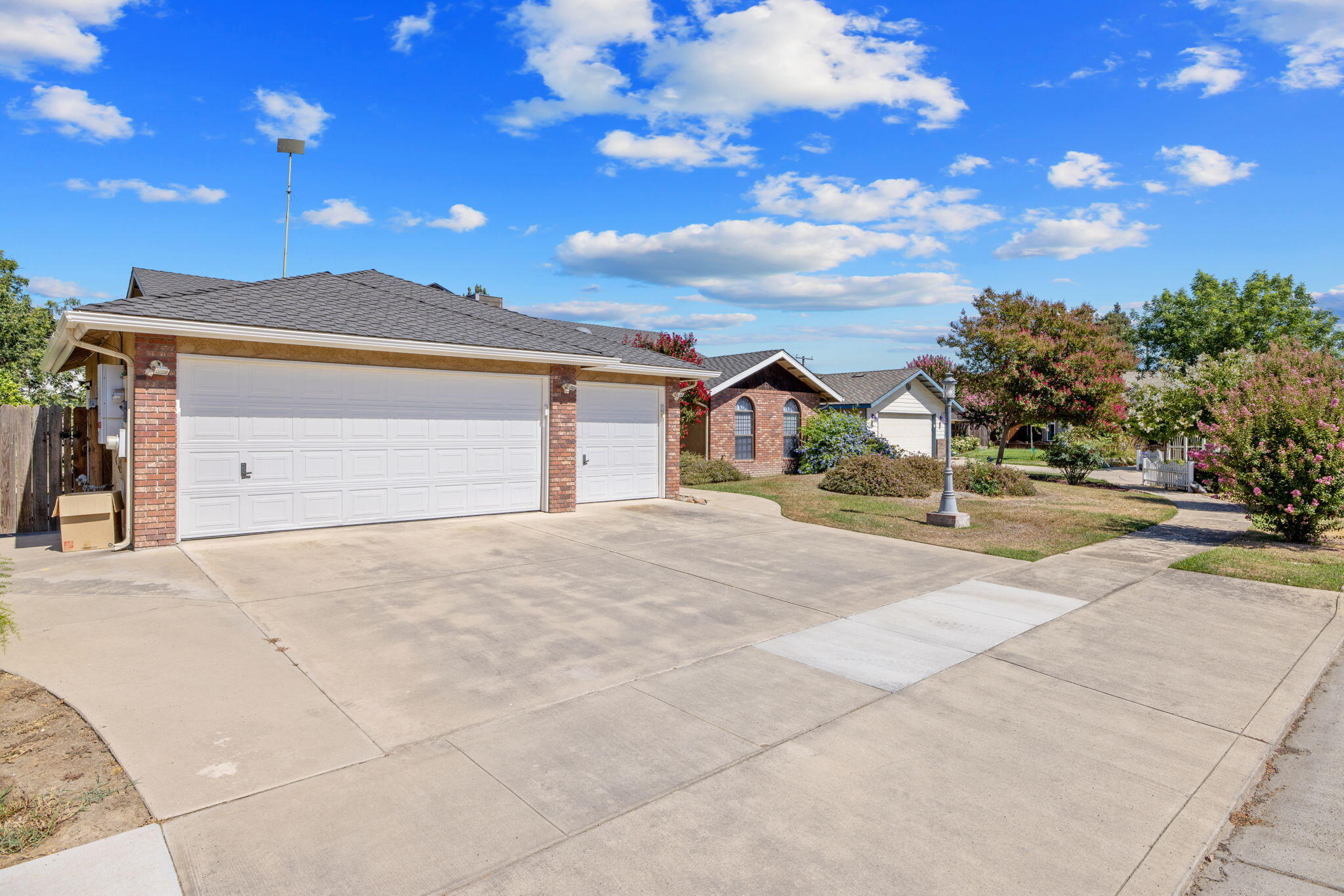 1968 London Cir, Tulare, CA 93274