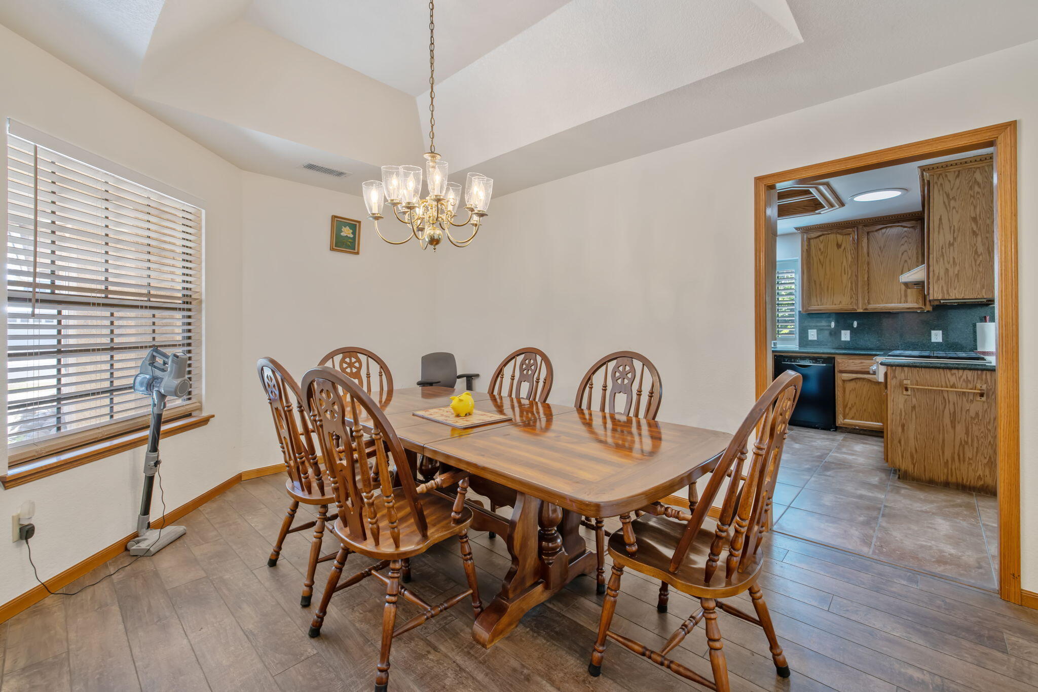 1968 London Cir, Tulare, CA 93274