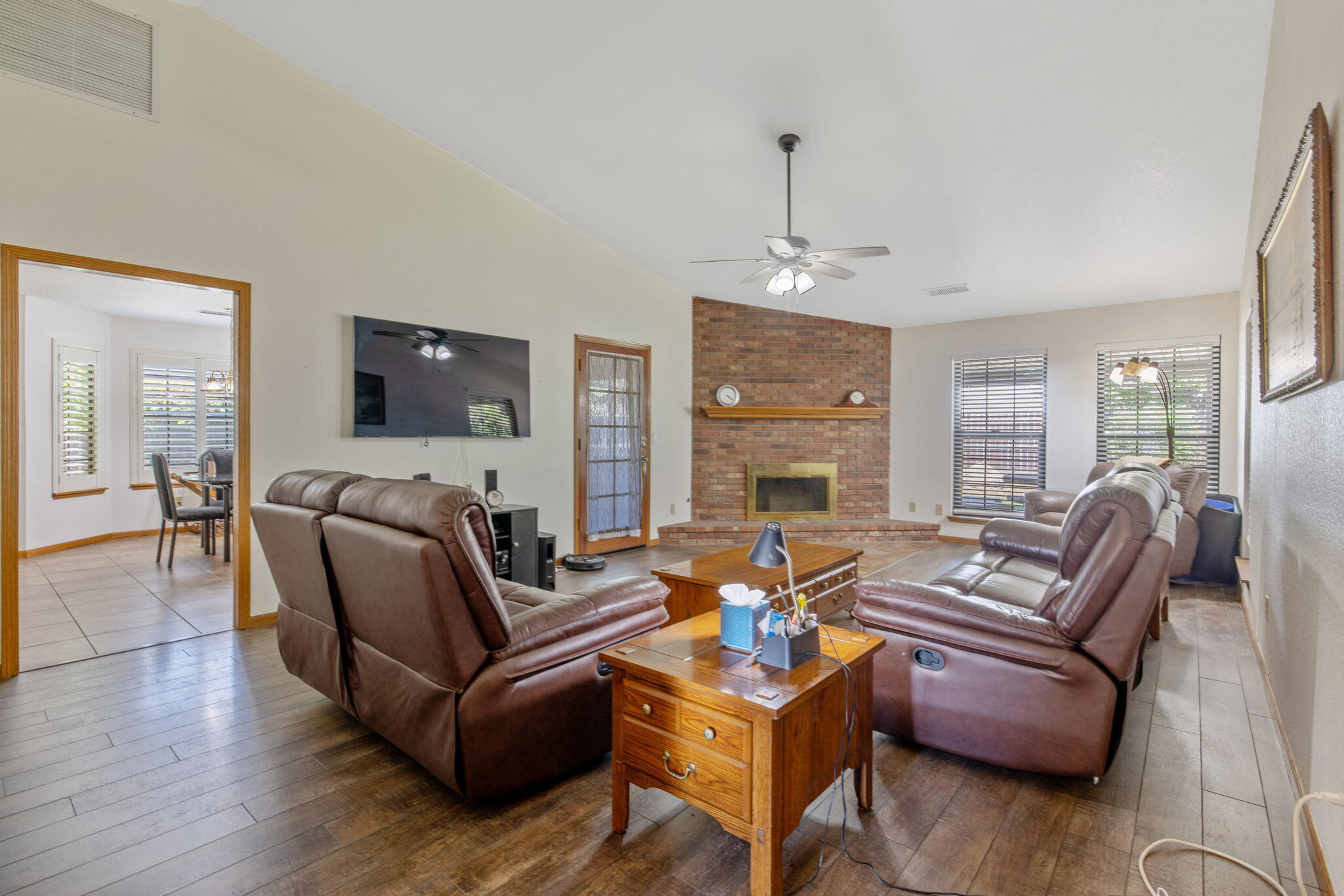 1968 London Cir, Tulare, CA 93274
