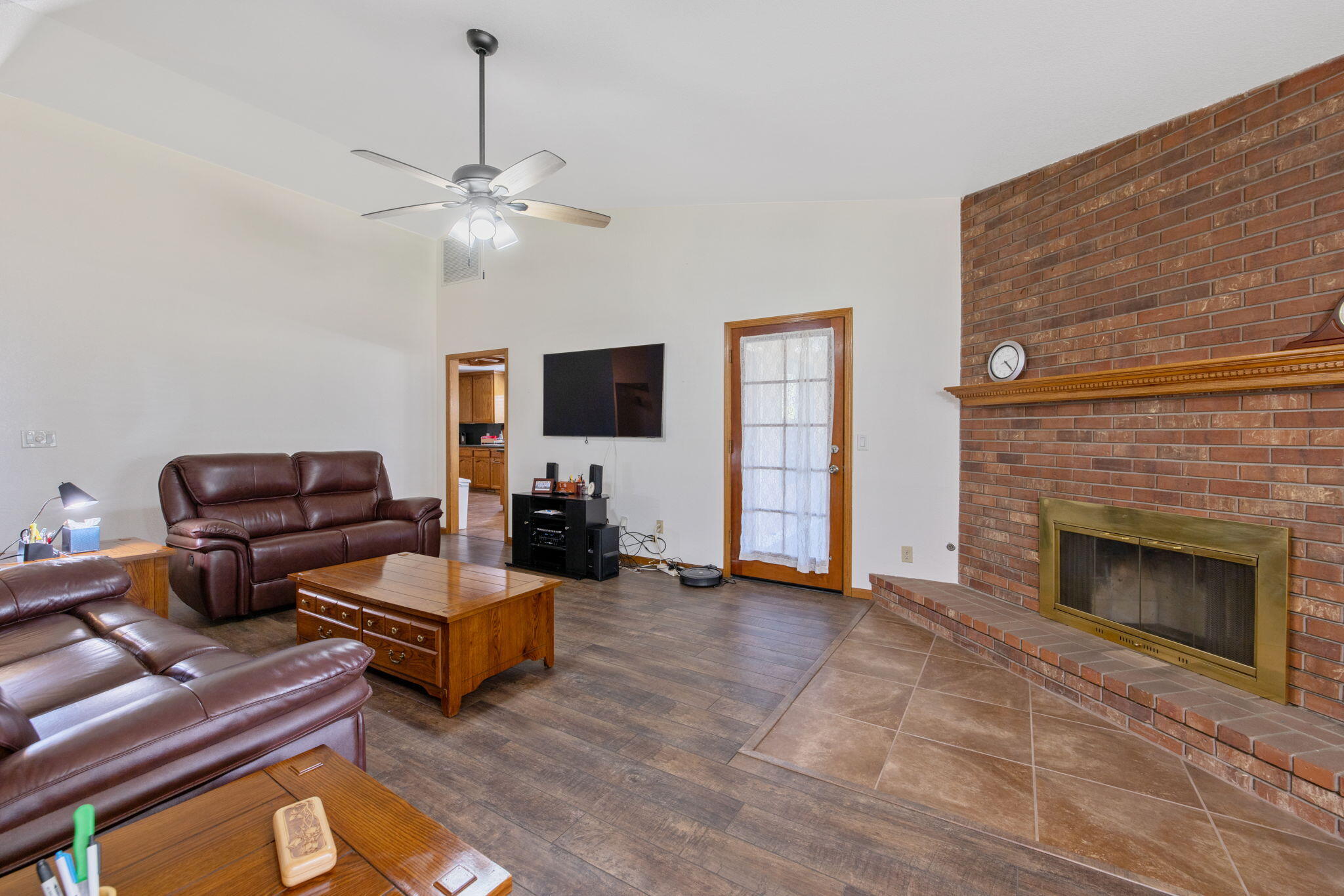 1968 London Cir, Tulare, CA 93274