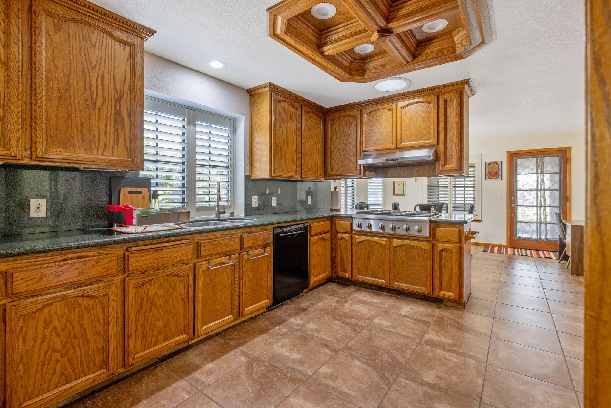 1968 London Cir, Tulare, CA 93274