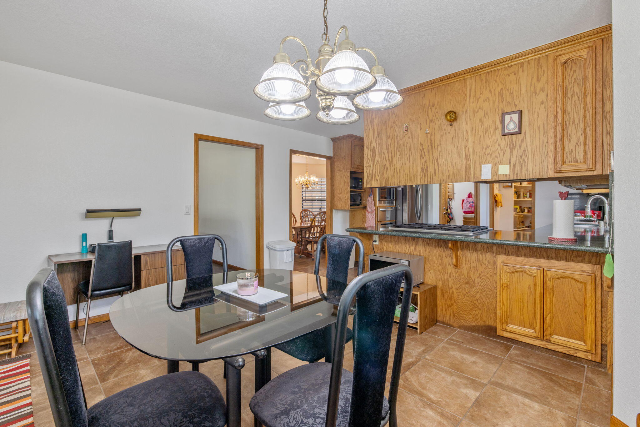 1968 London Cir, Tulare, CA 93274