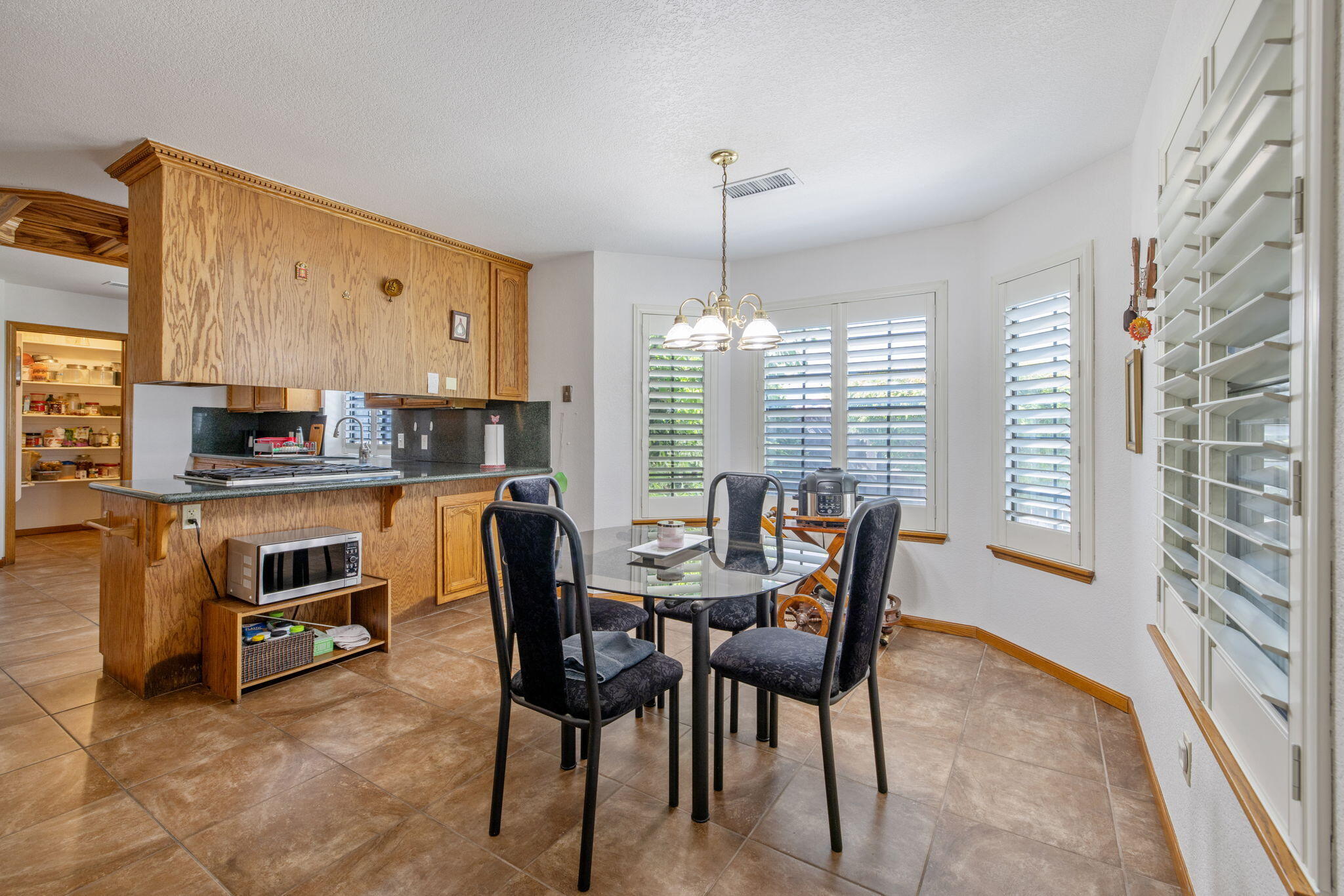 1968 London Cir, Tulare, CA 93274