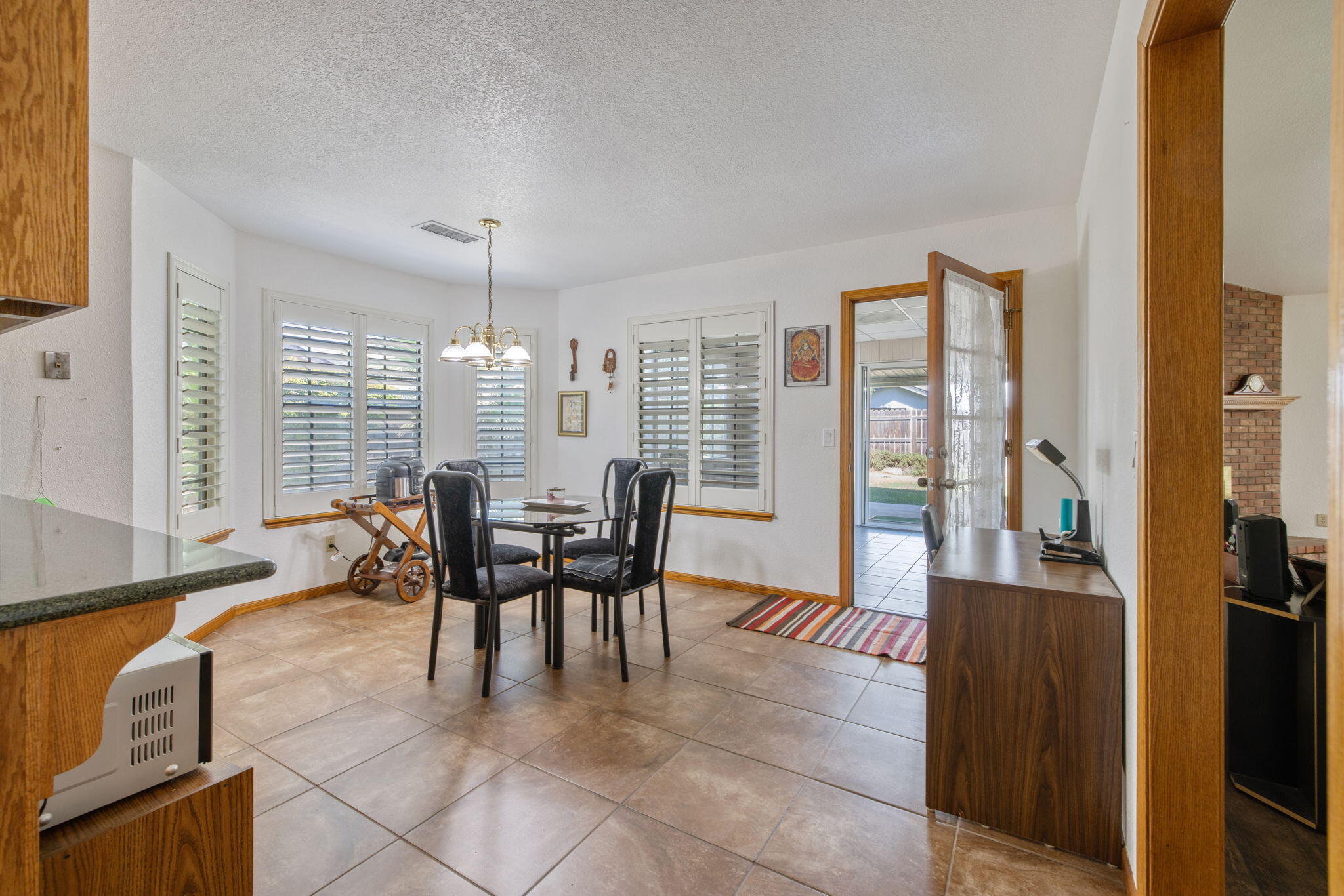 1968 London Cir, Tulare, CA 93274