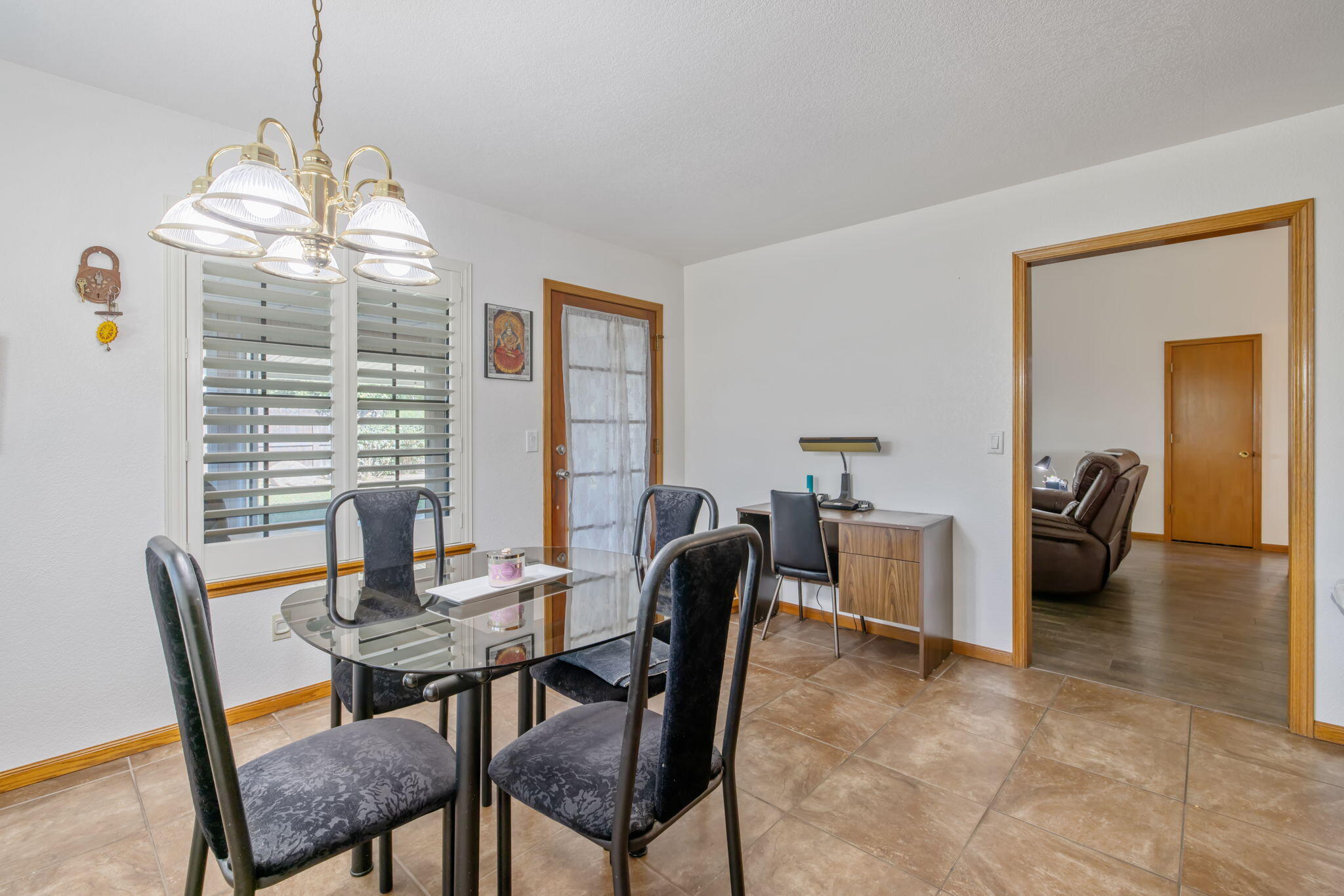 1968 London Cir, Tulare, CA 93274